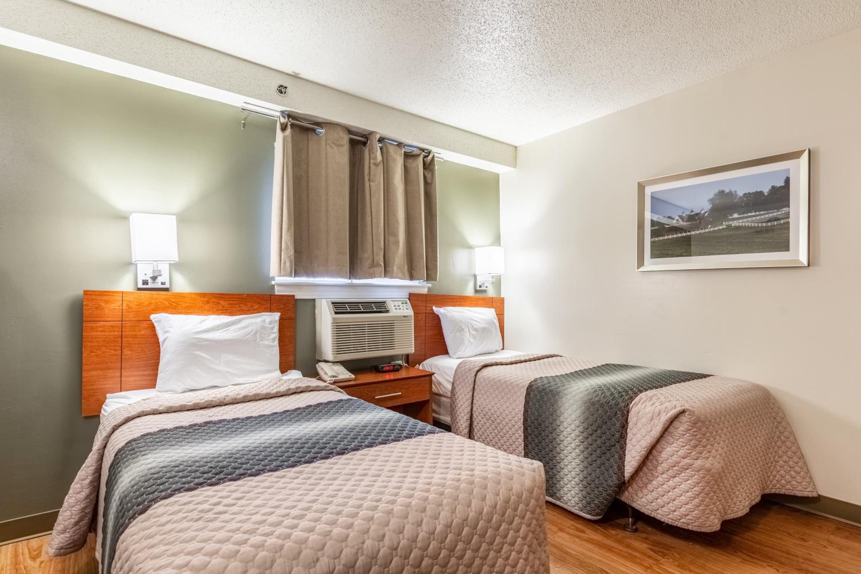 Studio Room with Two Twin Beds Non-Smoking photo 1