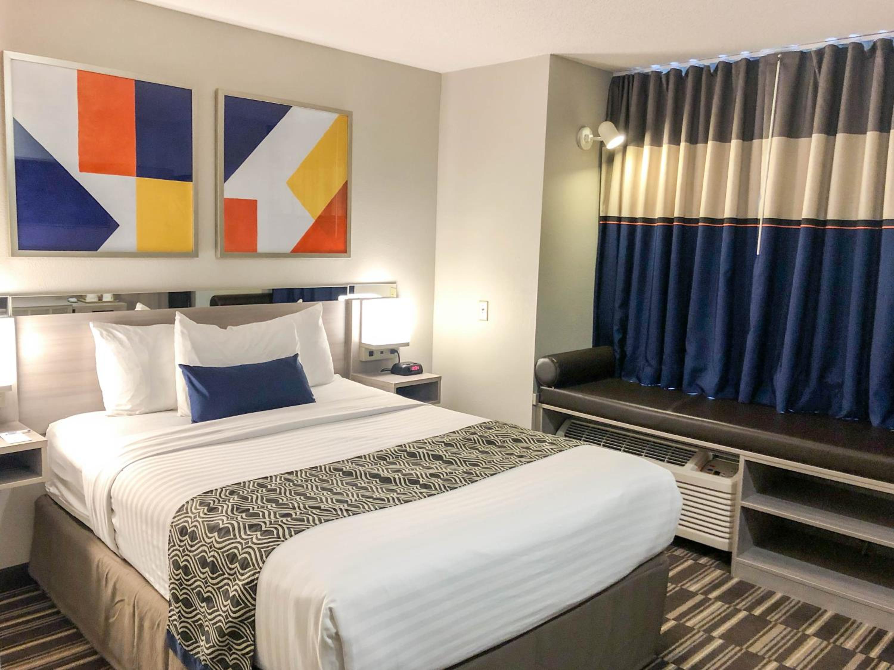 Queen Room - Non-Smoking - Photo 4