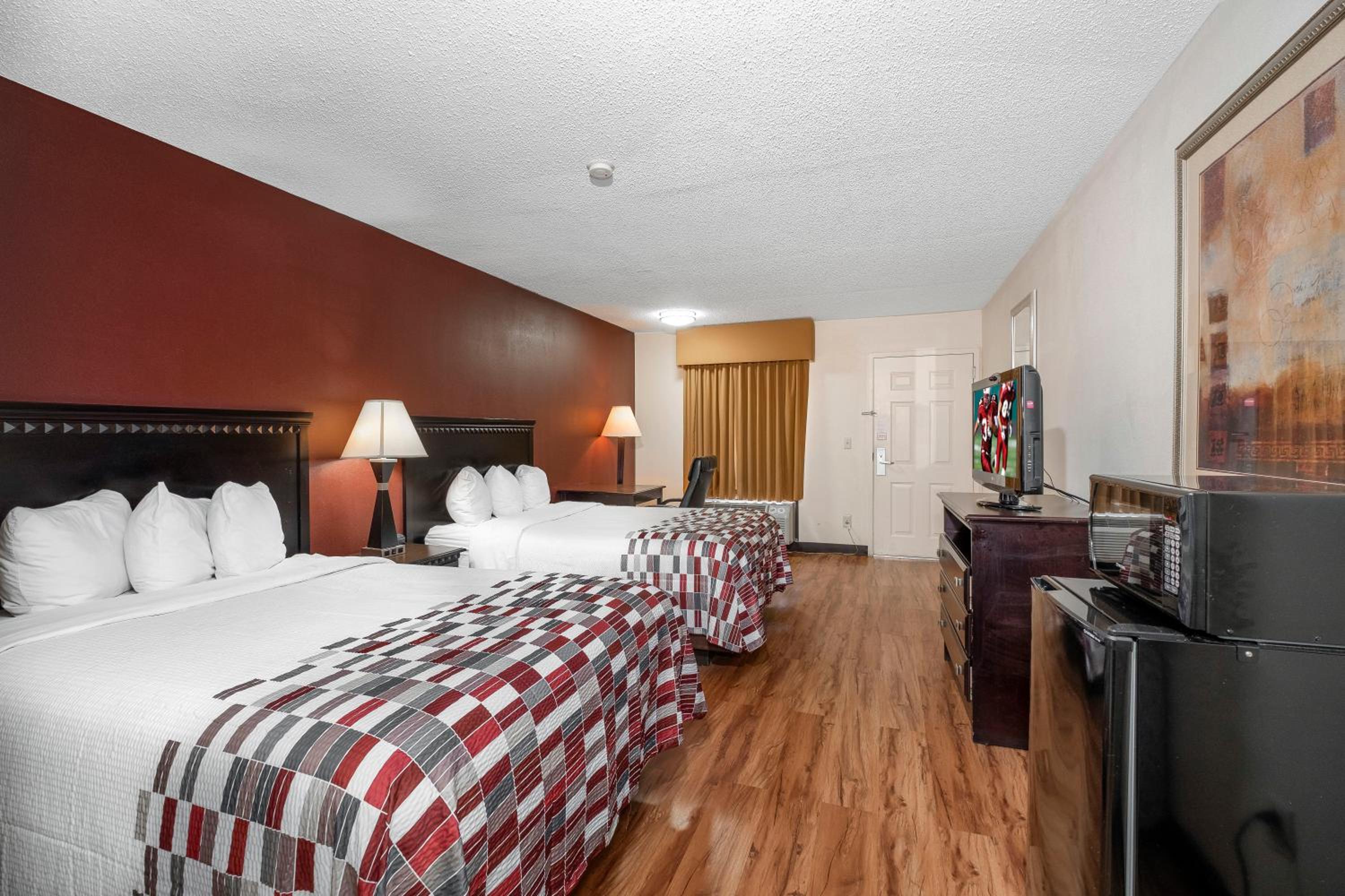 Deluxe Room with Two Double Beds Smoking - Photo 1