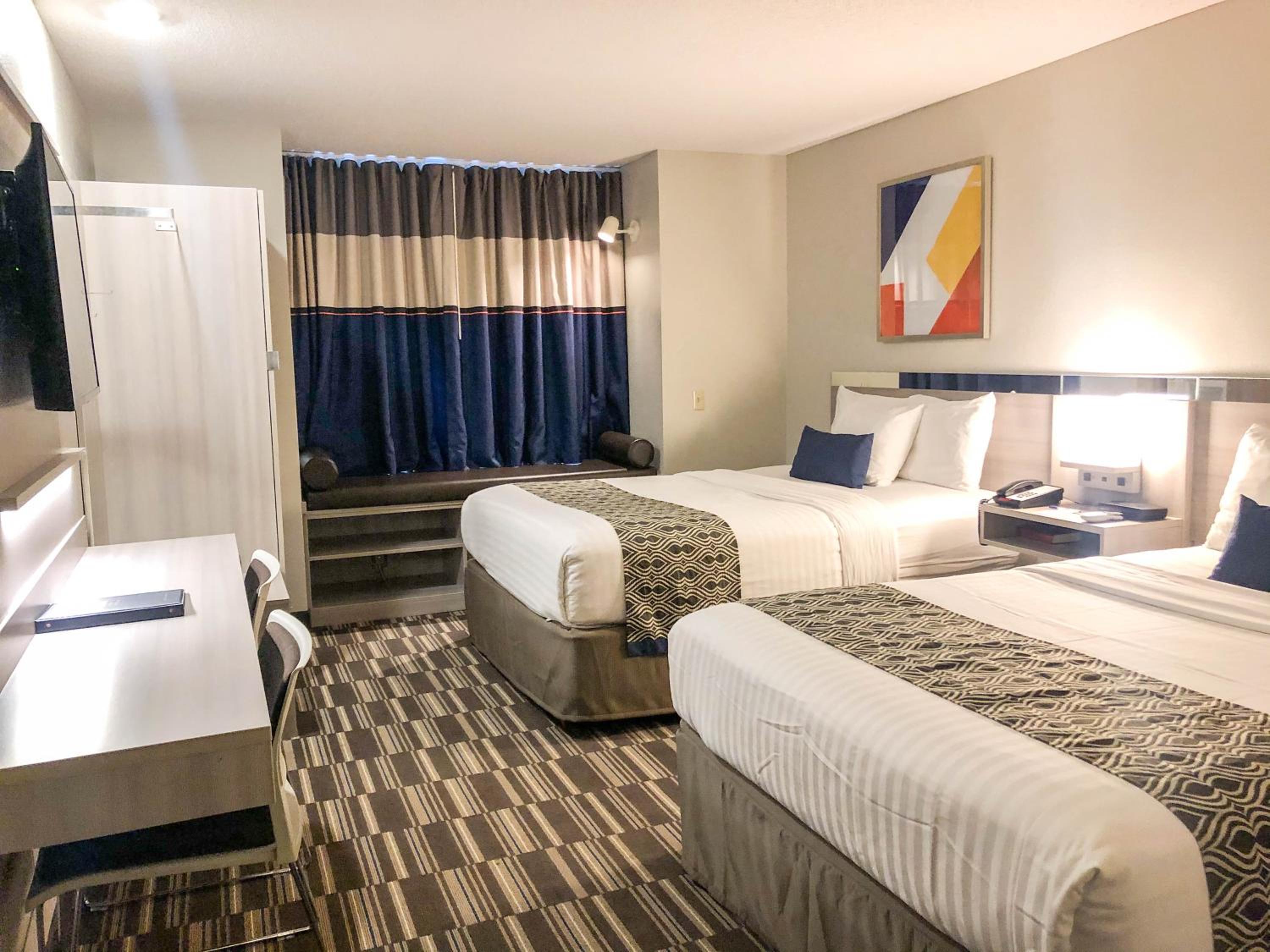 Deluxe Queen Room with Two Queen Beds- Disability Access - Non-Smoking - Photo 1