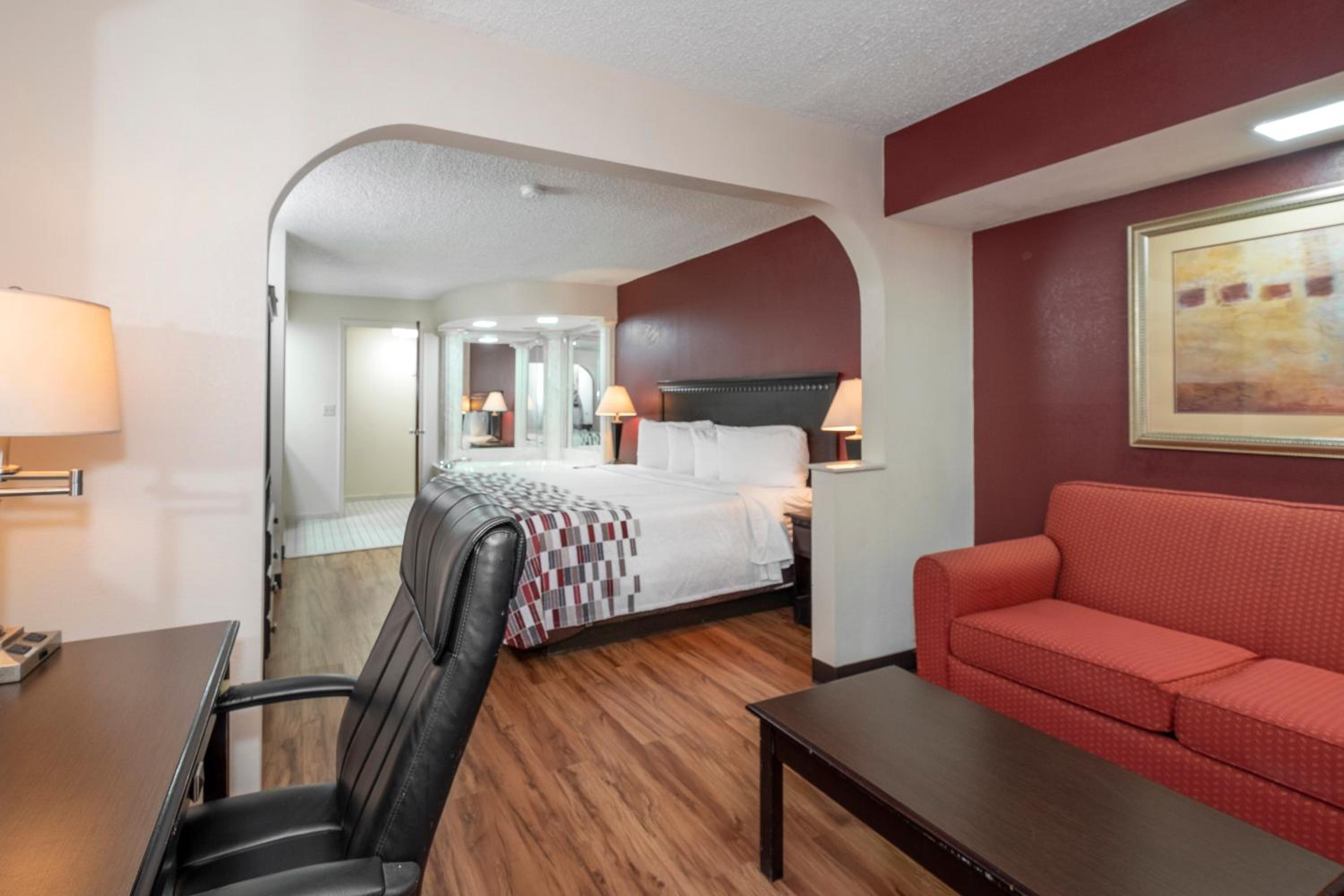  Suite King with Spa Bath Non-Smoking - Photo 6