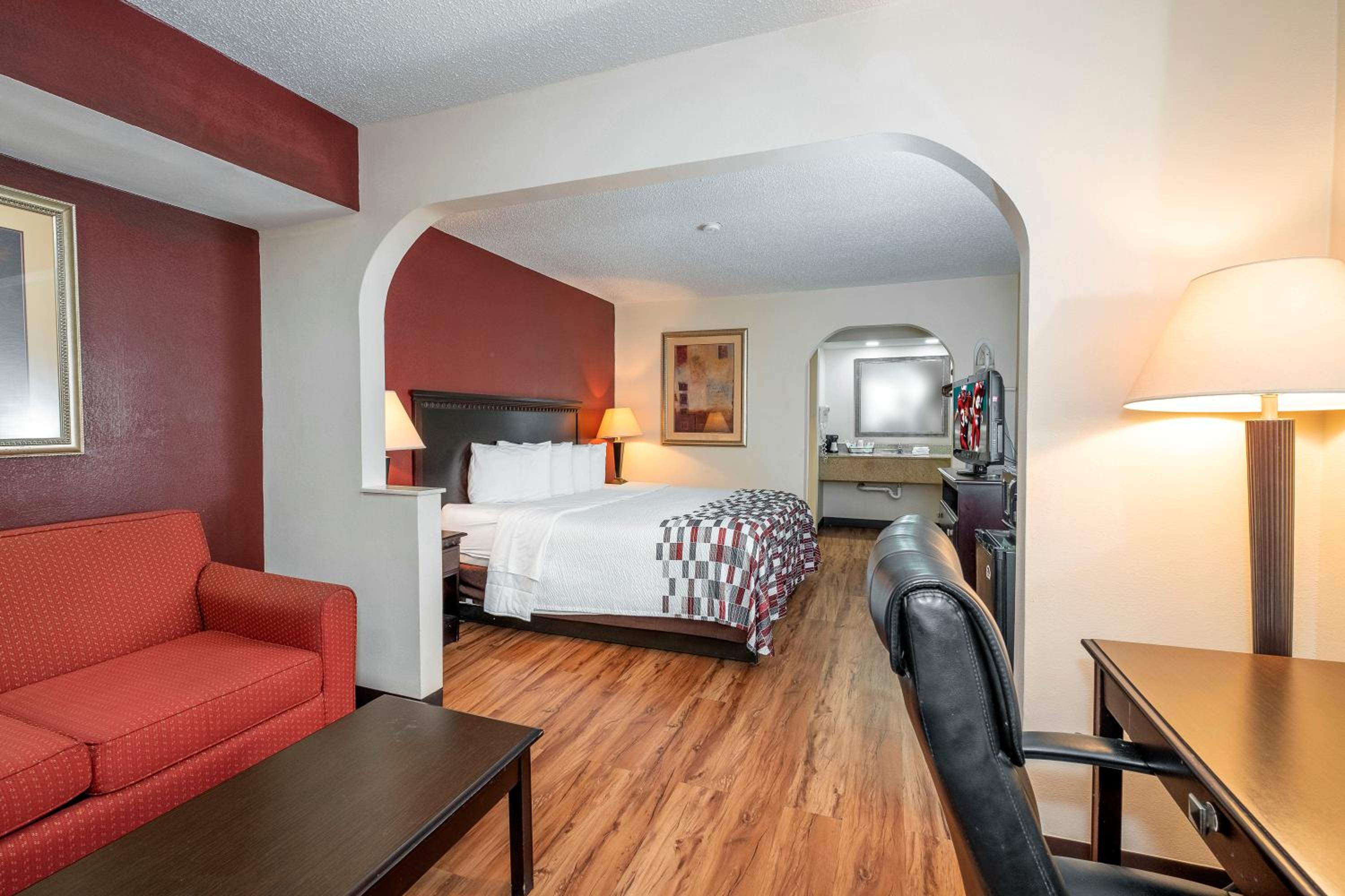 Suite King Room Smoking - Photo 4