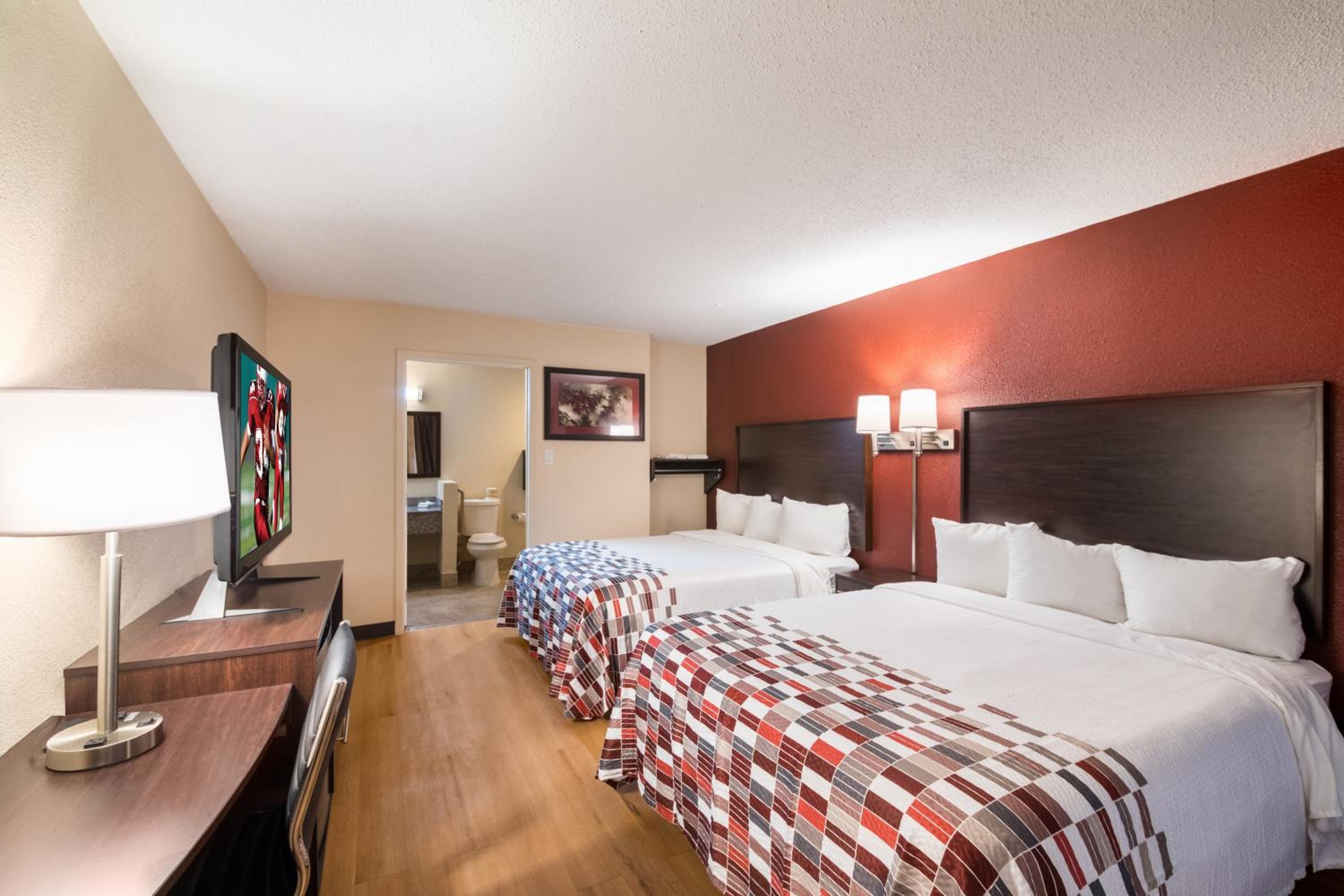Deluxe Queen Room with Two Queen Beds - Disability Access / Non-Smoking photo 2