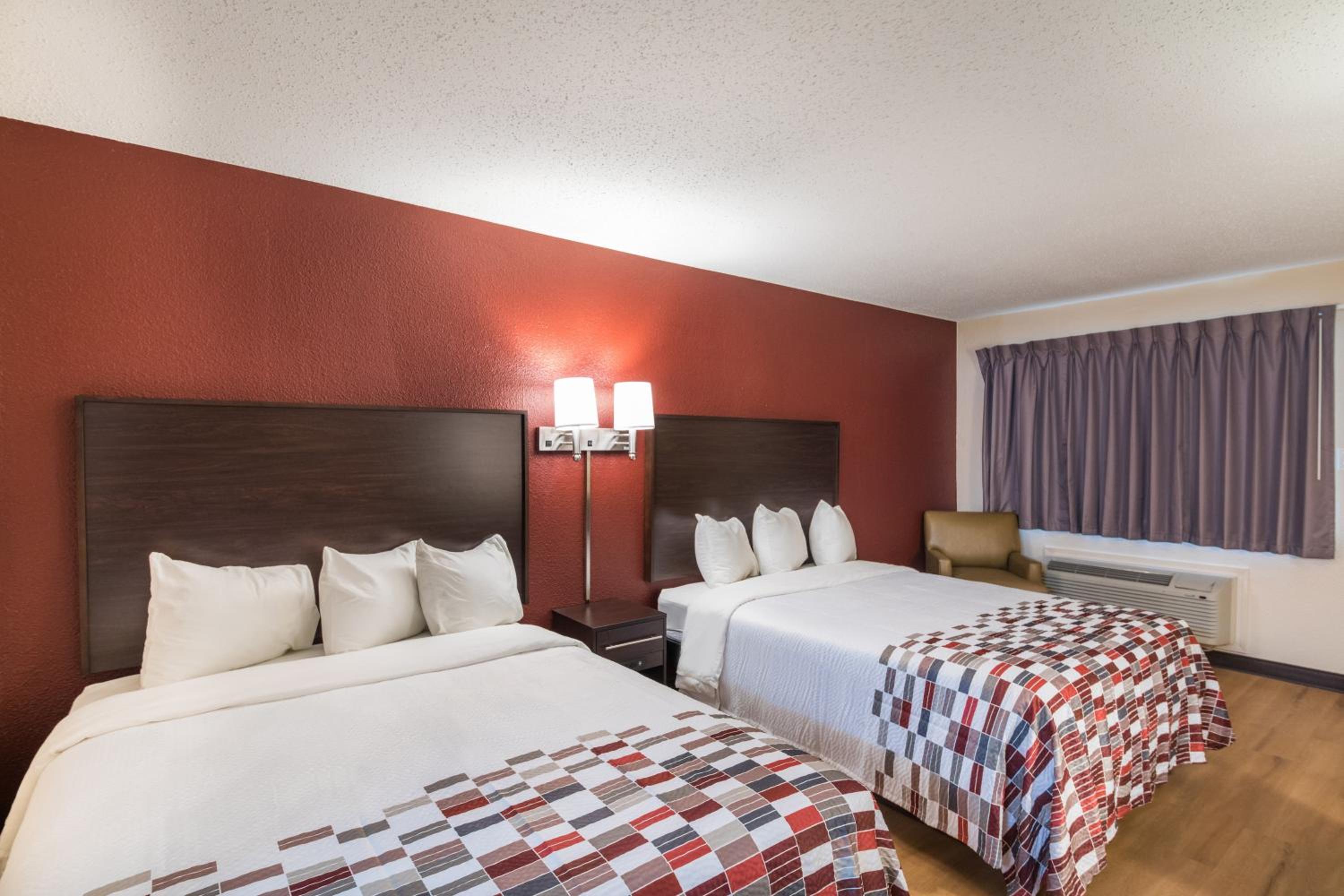 Deluxe Queen Room with Two Queen Beds - Non-Smoking photo 2