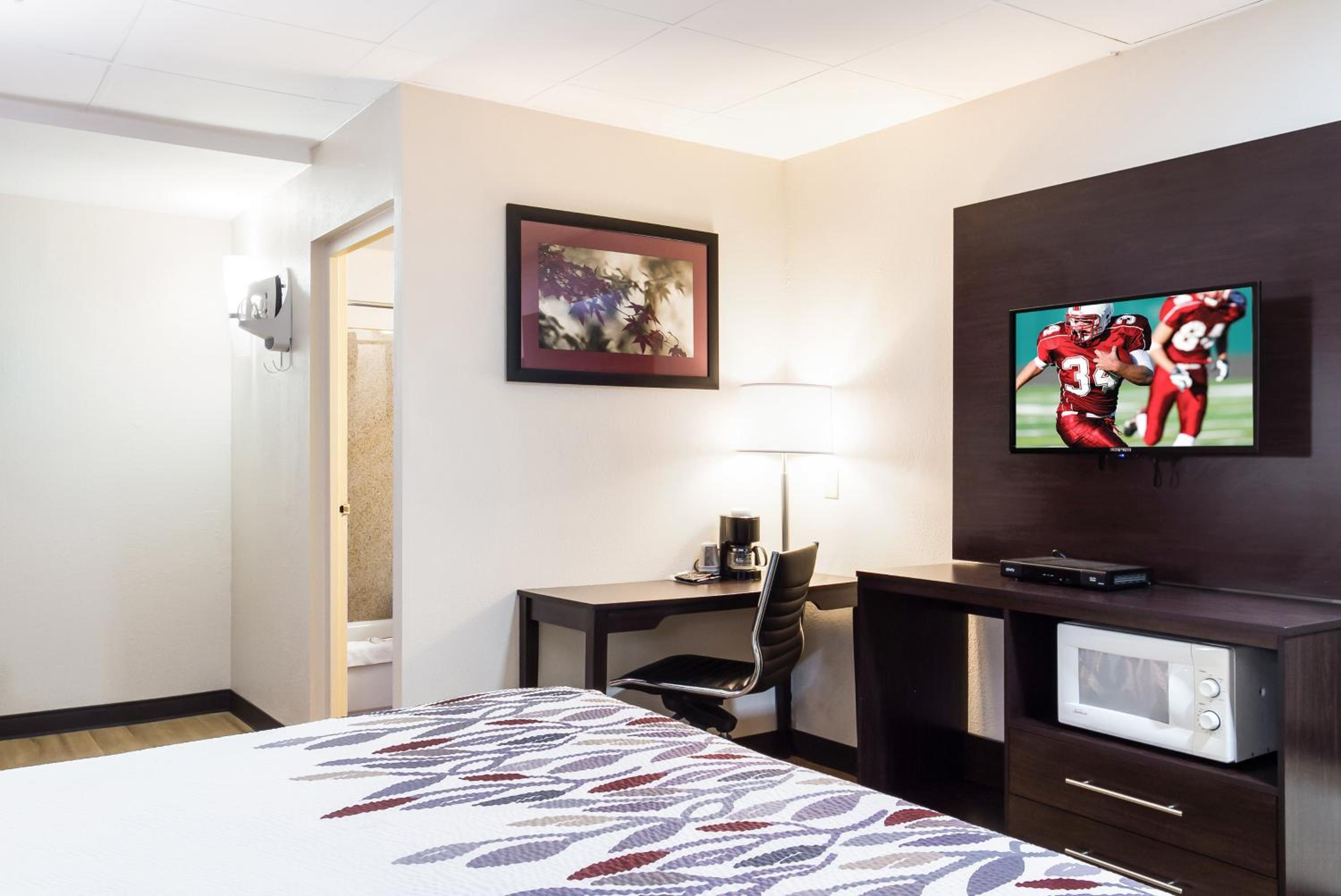 Deluxe King Room - Non-Smoking photo 3