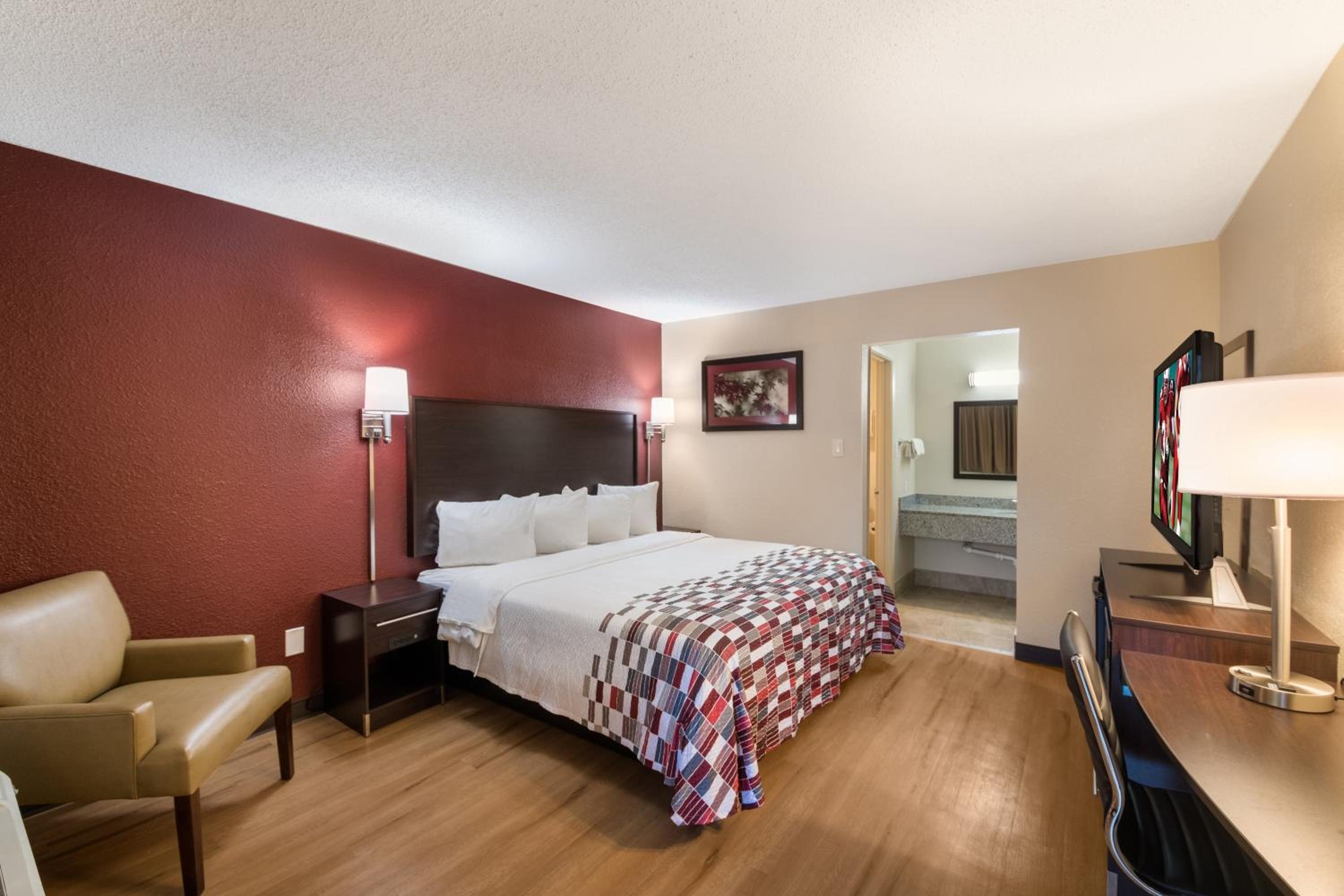 Deluxe King Room - Non-Smoking photo 1