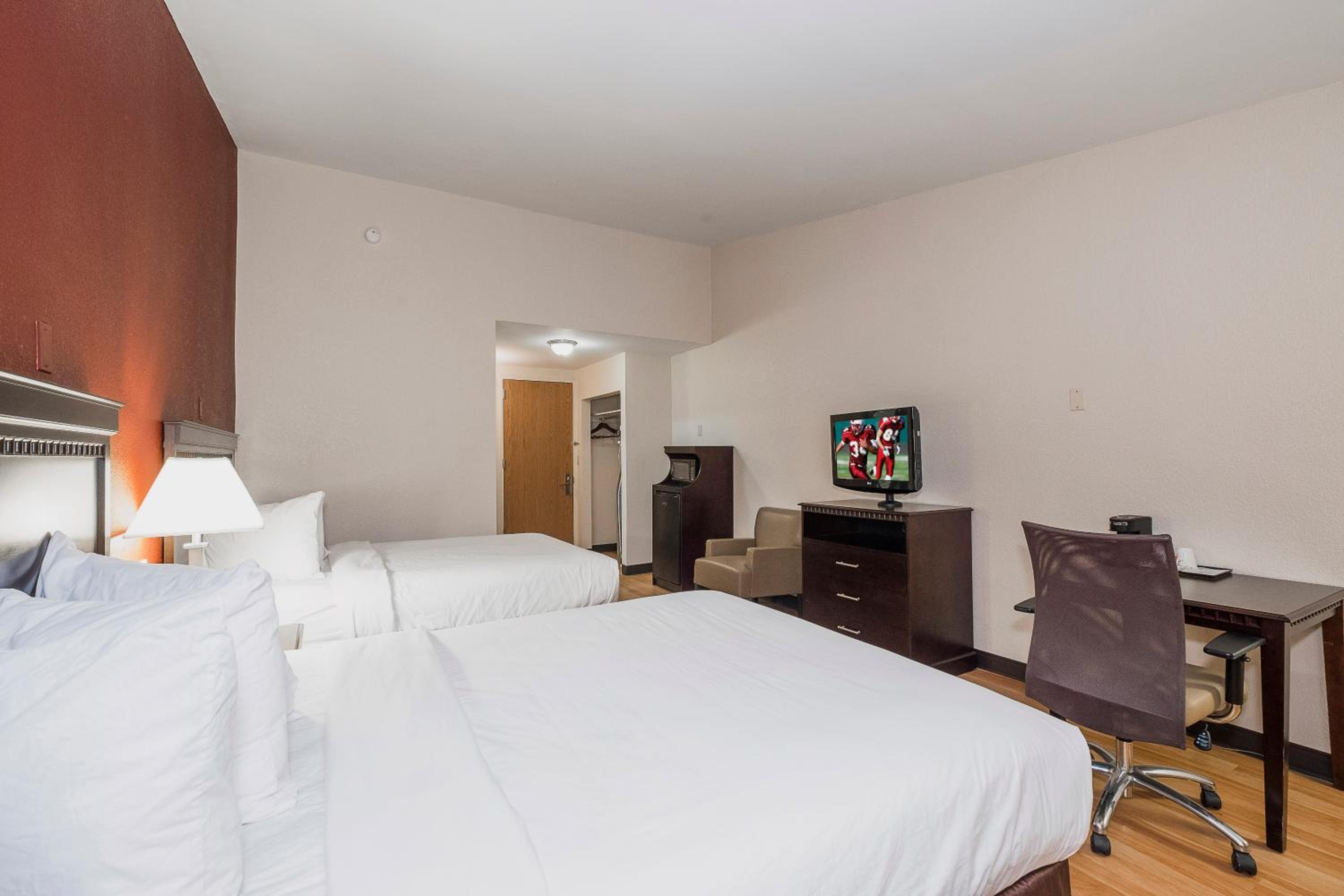 Superior Room with Two Queen Beds Non-Smoking - Photo 10