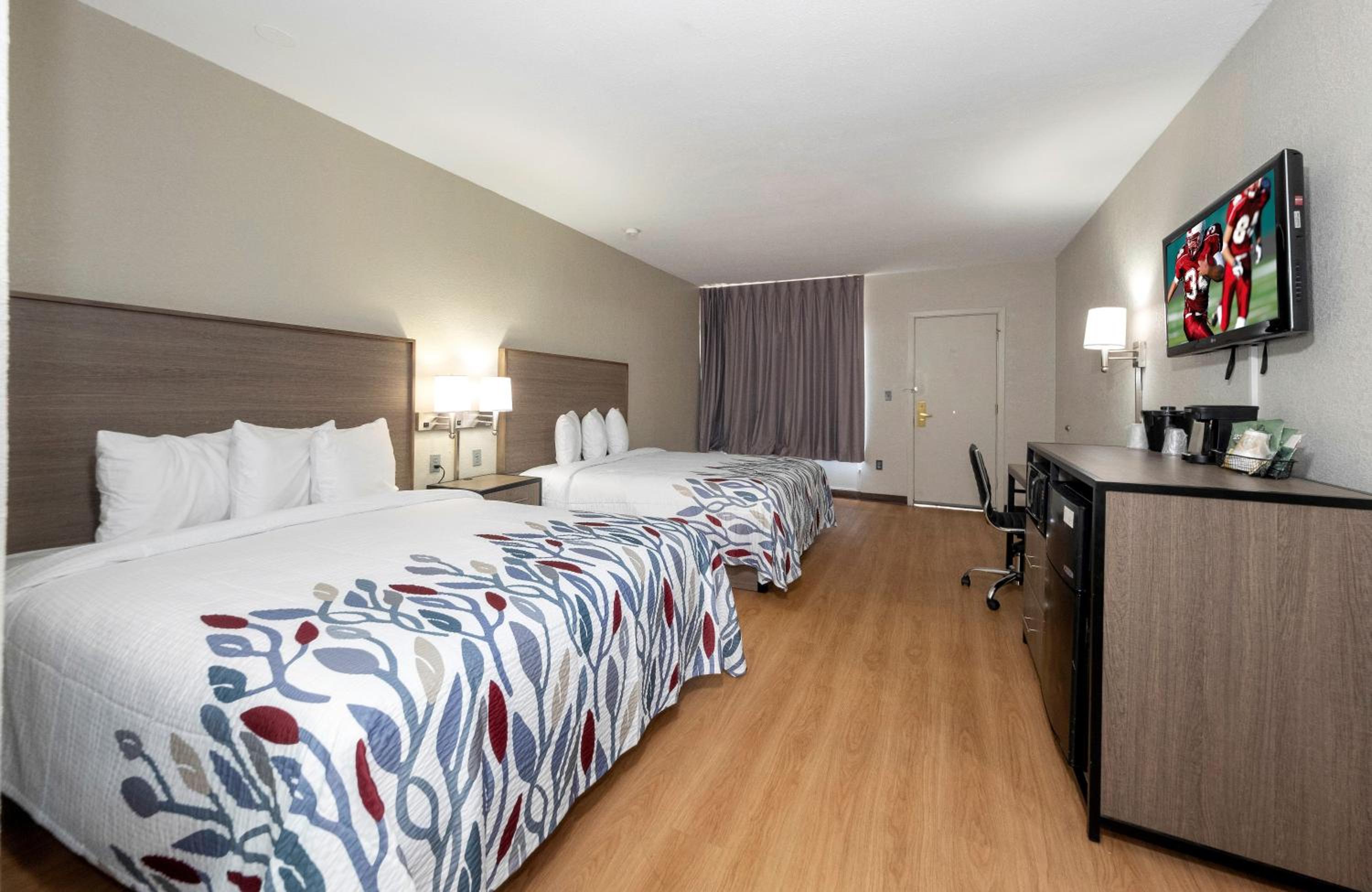 Deluxe Double Room with Two Double Beds - Disability Access/ Non-Smoking photo 2