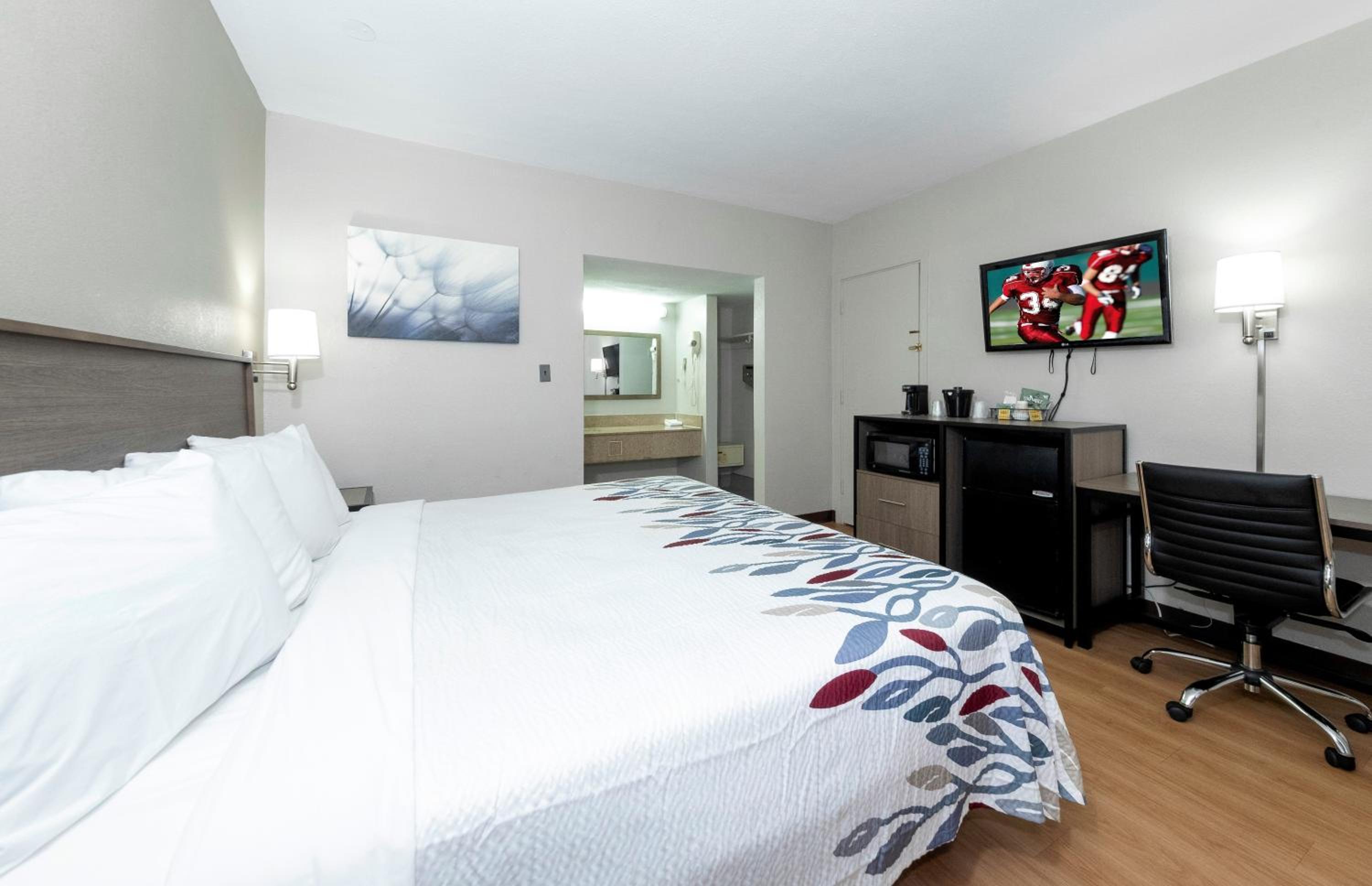 Deluxe King Room - Non-Smoking photo 3