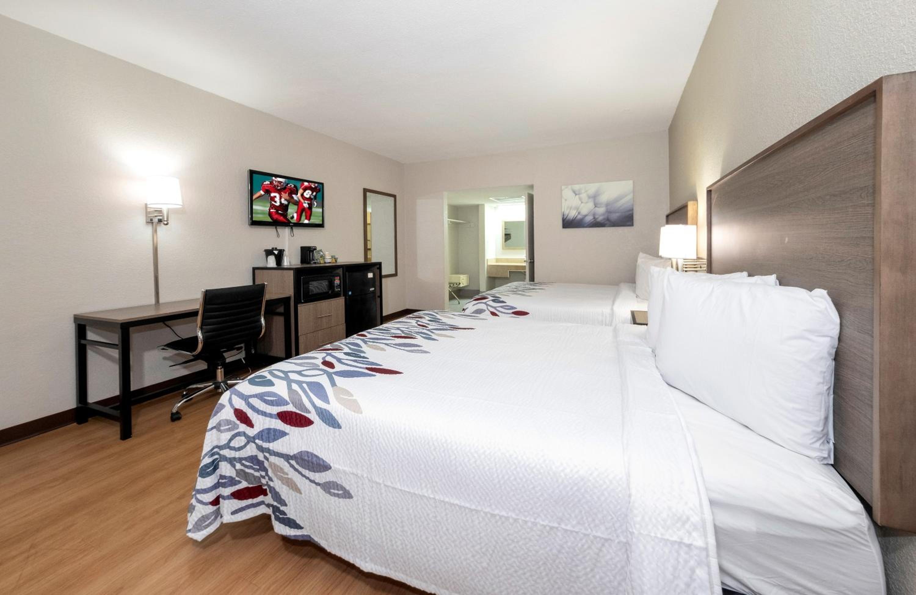 Deluxe Double Room with Two Double Beds - Disability Access/ Non-Smoking photo 3