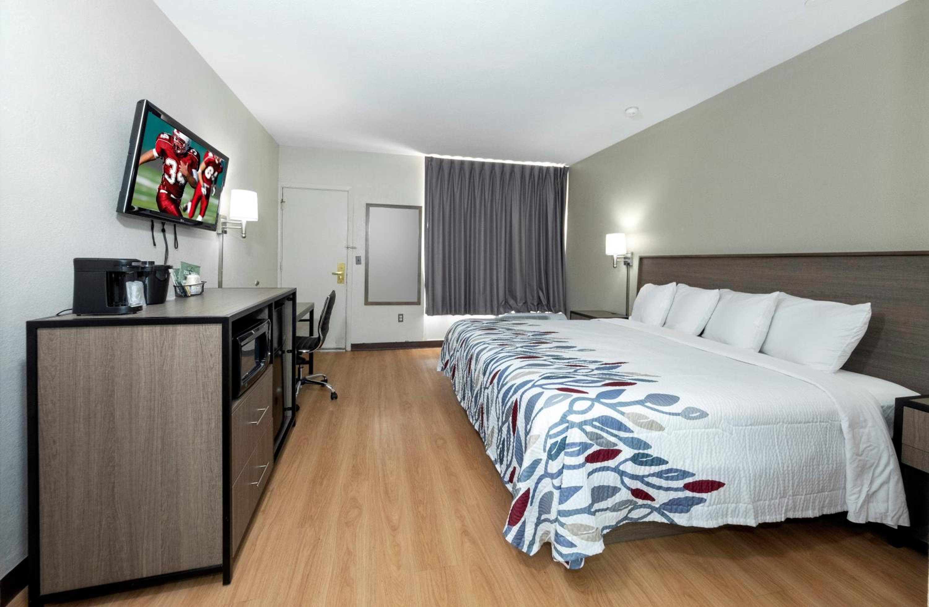 Deluxe King Room - Non-Smoking photo 2
