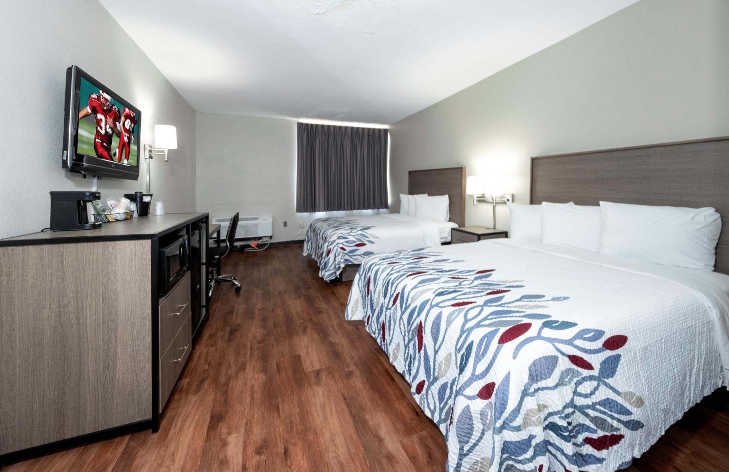 Deluxe Double Room with Two Double Beds - Non-Smoking photo 2