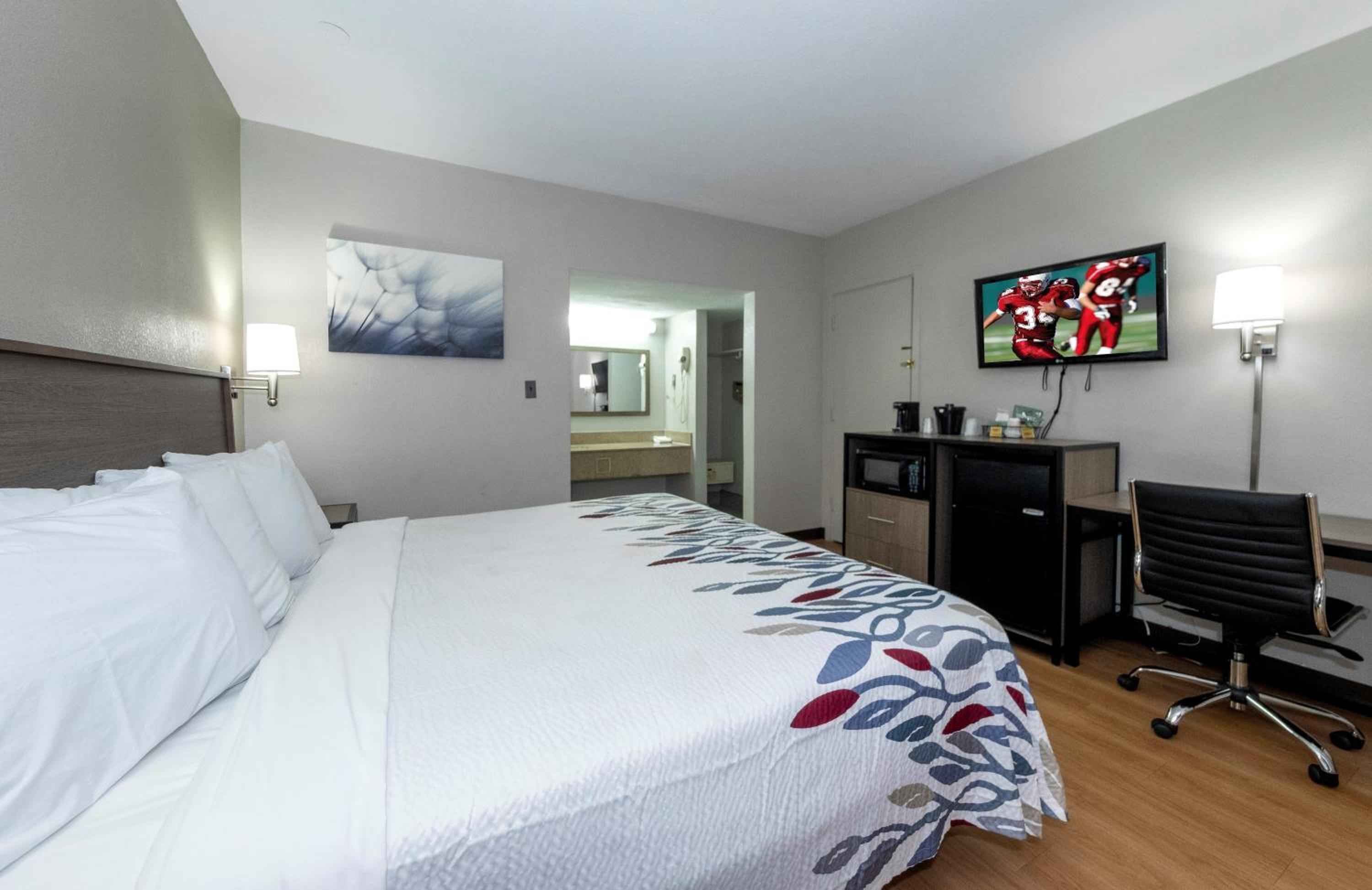 Deluxe King Room - Non-Smoking photo 1