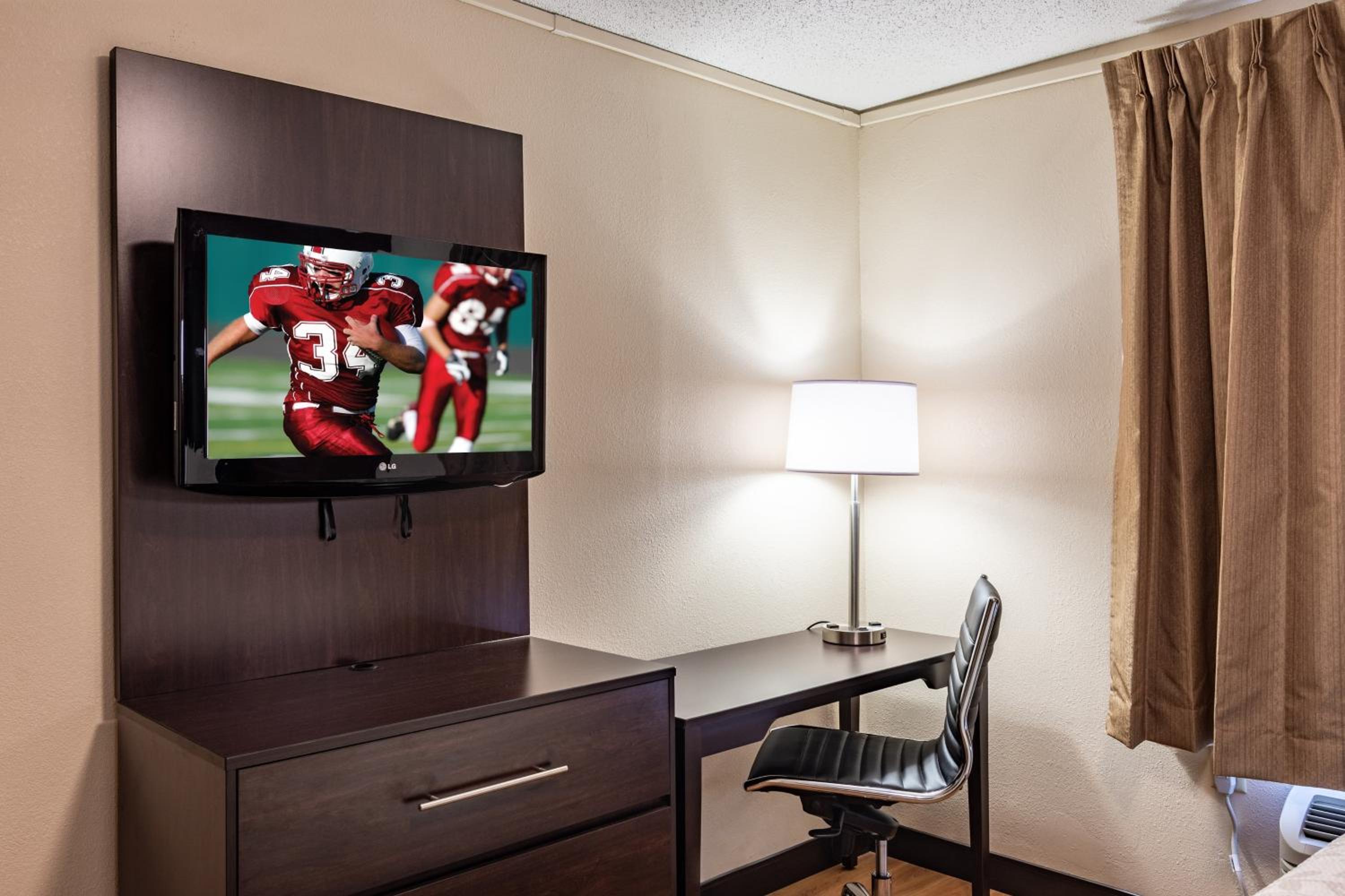 Premium Room with Two Queen Beds Smoke Free (Upgraded Bedding and Snack Box) - Photo 4