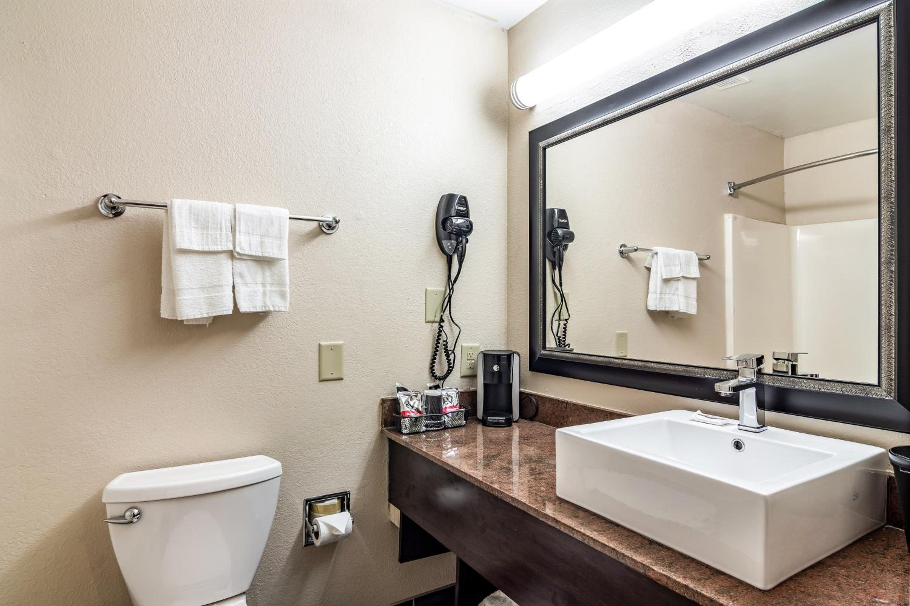 Suite King Room Smoke Free - Photo 6