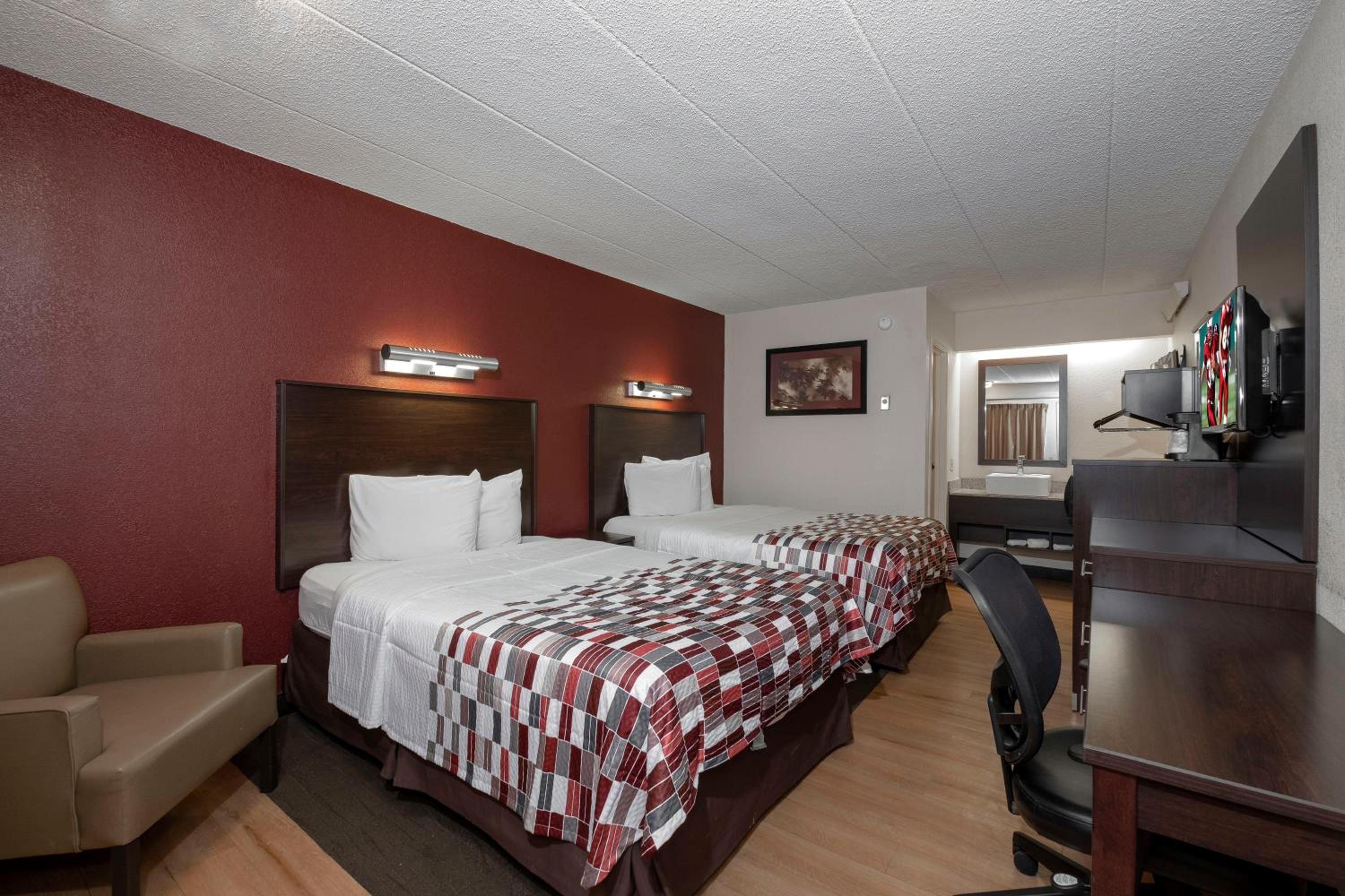 Deluxe Room with Two Double Beds Smoke Free photo 3