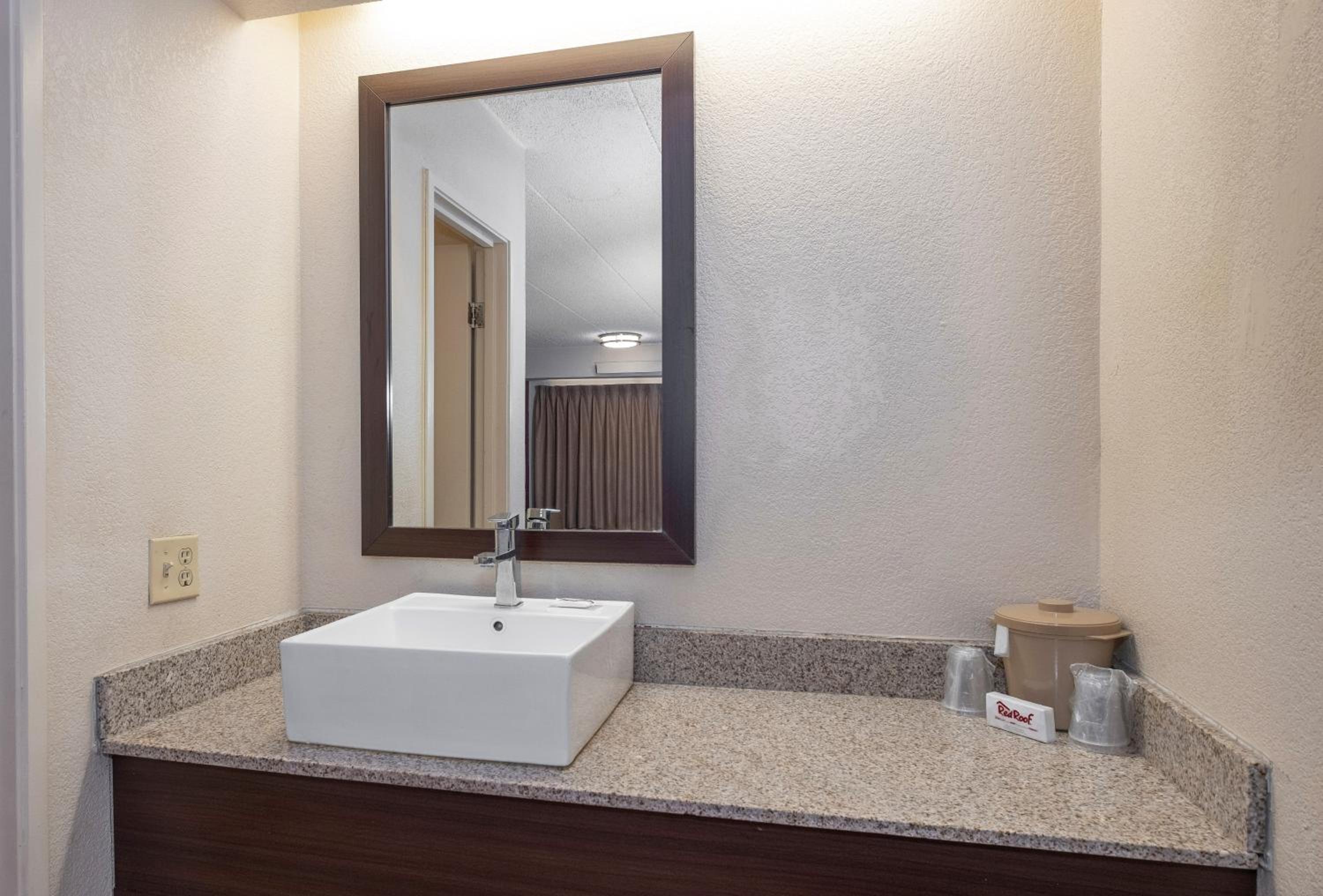 Deluxe Room with Two Double Beds Smoke Free photo 2