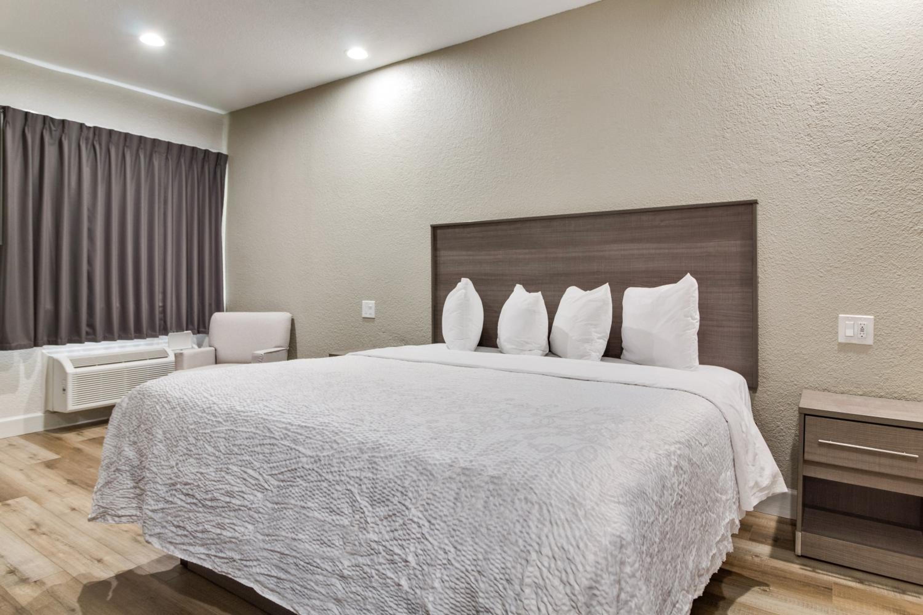 Superior King Room - Disability Access/Smoke Free - Photo 4