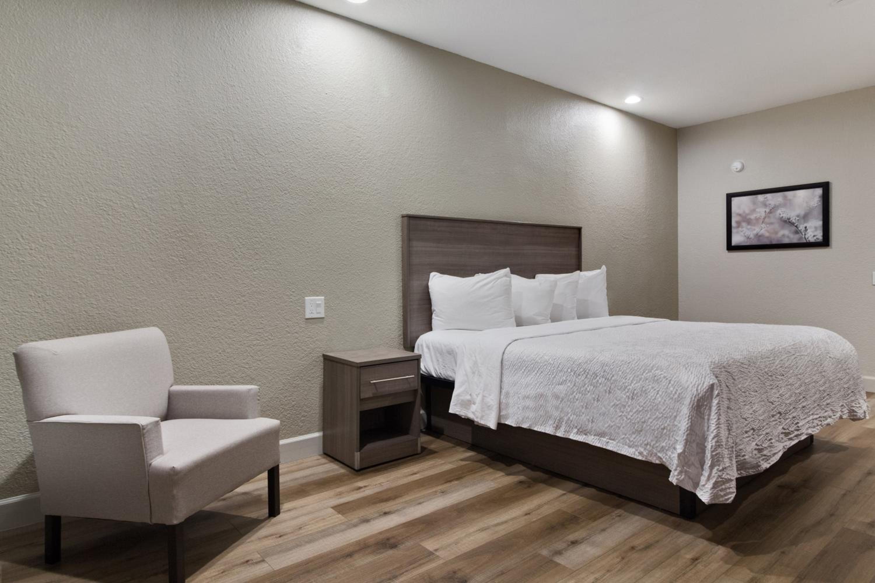 Superior King Room - Disability Access/Smoke Free - Photo 1