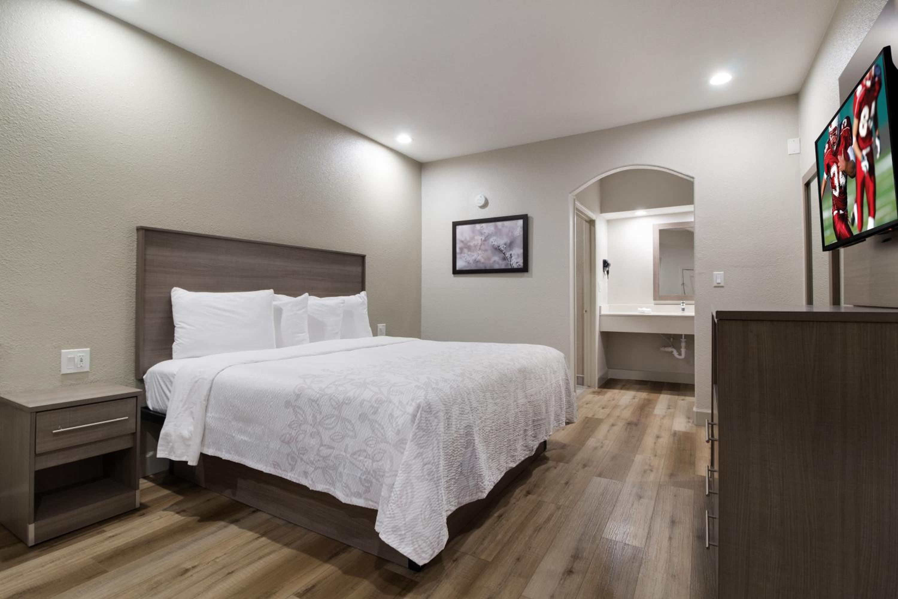Premium King Room Smoke Free - Photo 1