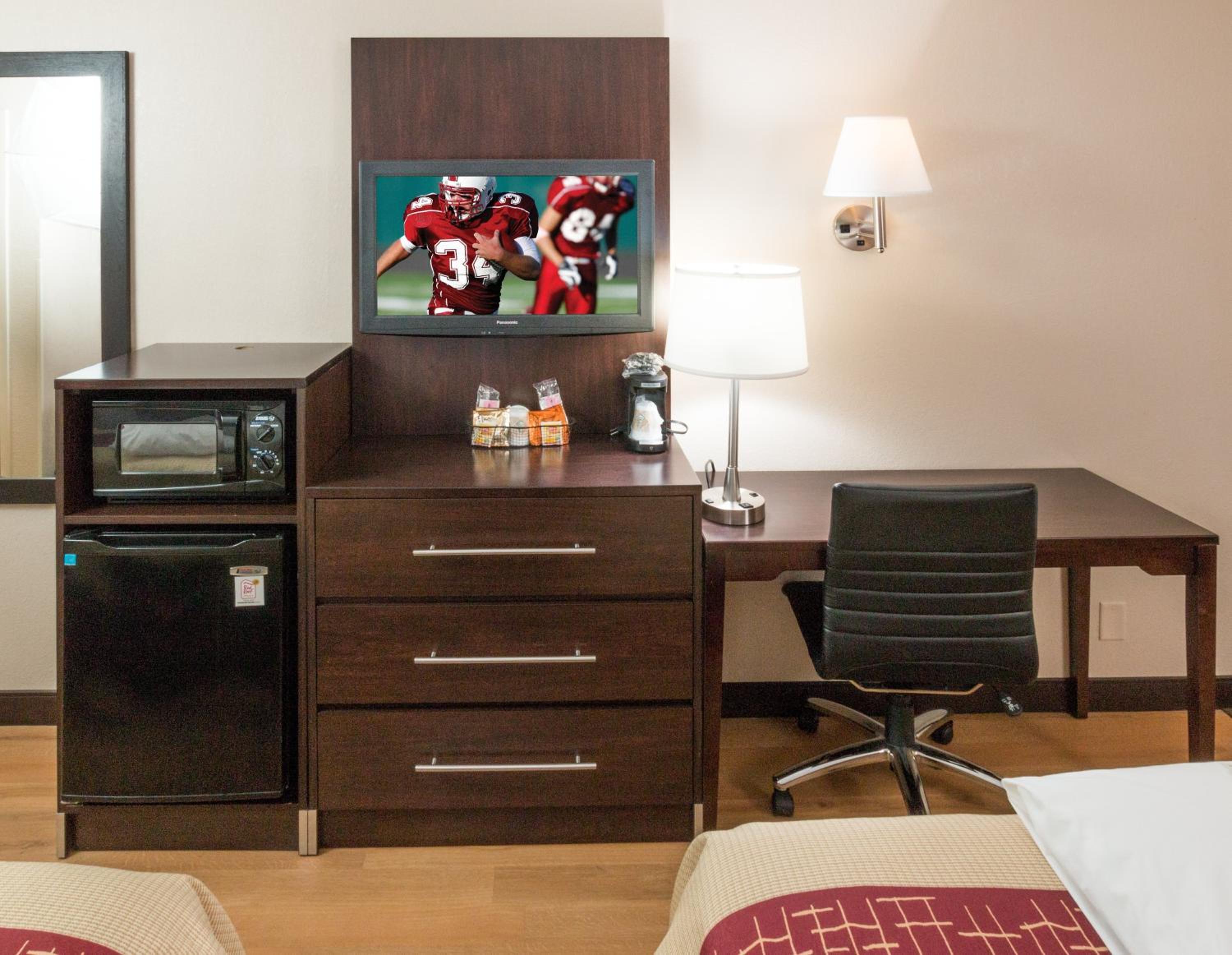 Deluxe Room with Two Queen Beds Smoke Free photo 2