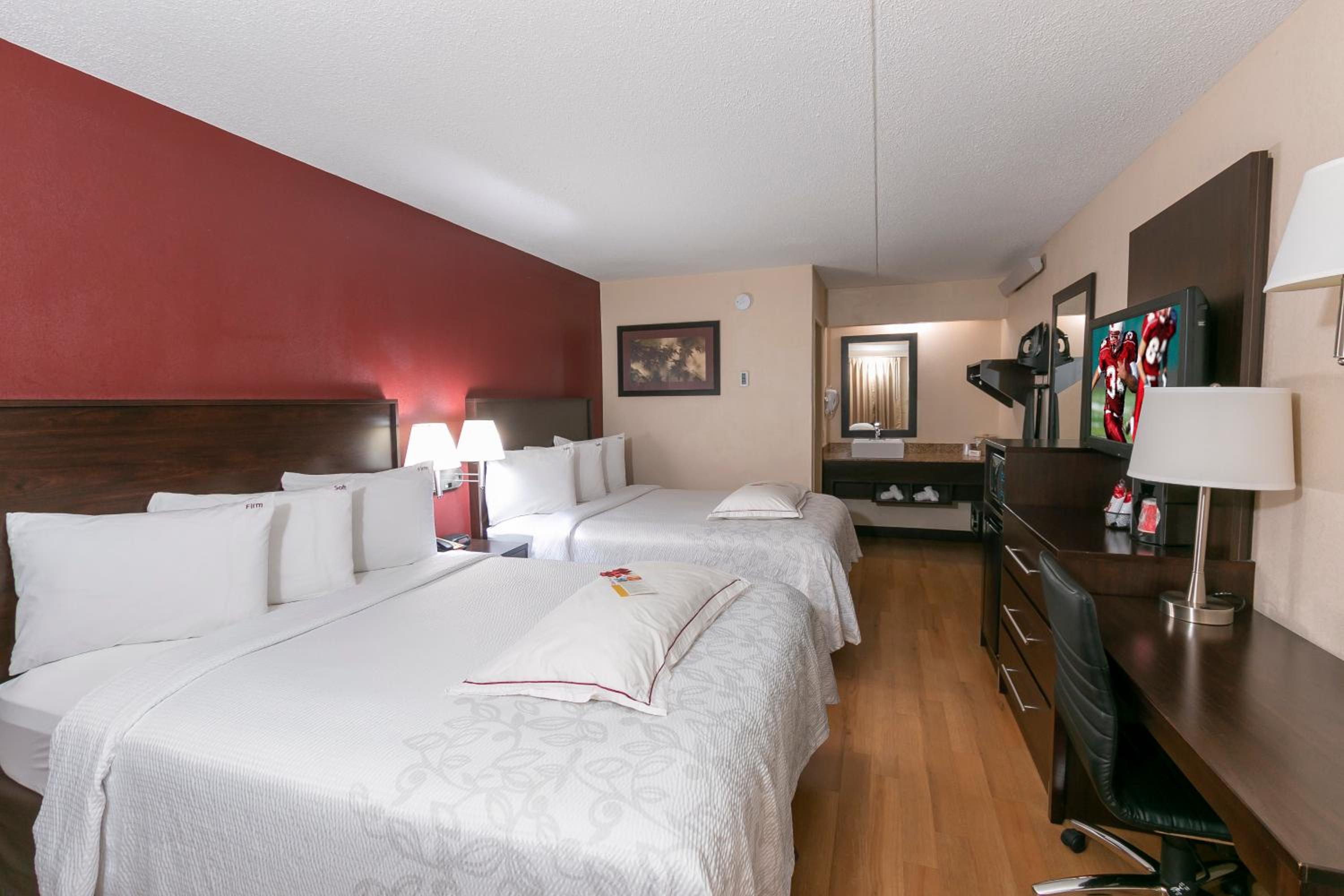 Premium Room with Two Queen Beds Smoke Free (Upgraded Bedding & Snack) photo 3