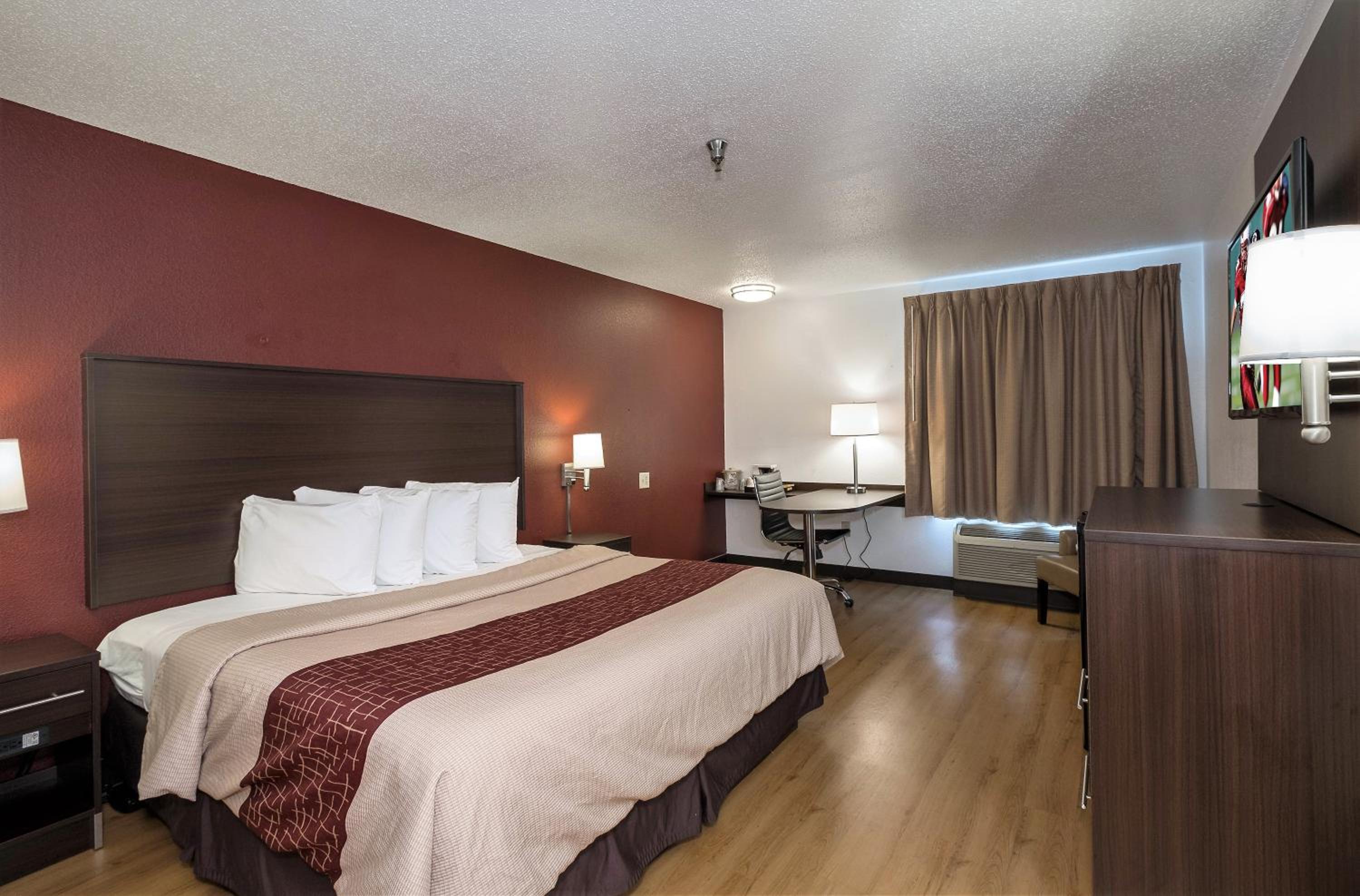 Superior King Room - Non-Smoking - Photo 8
