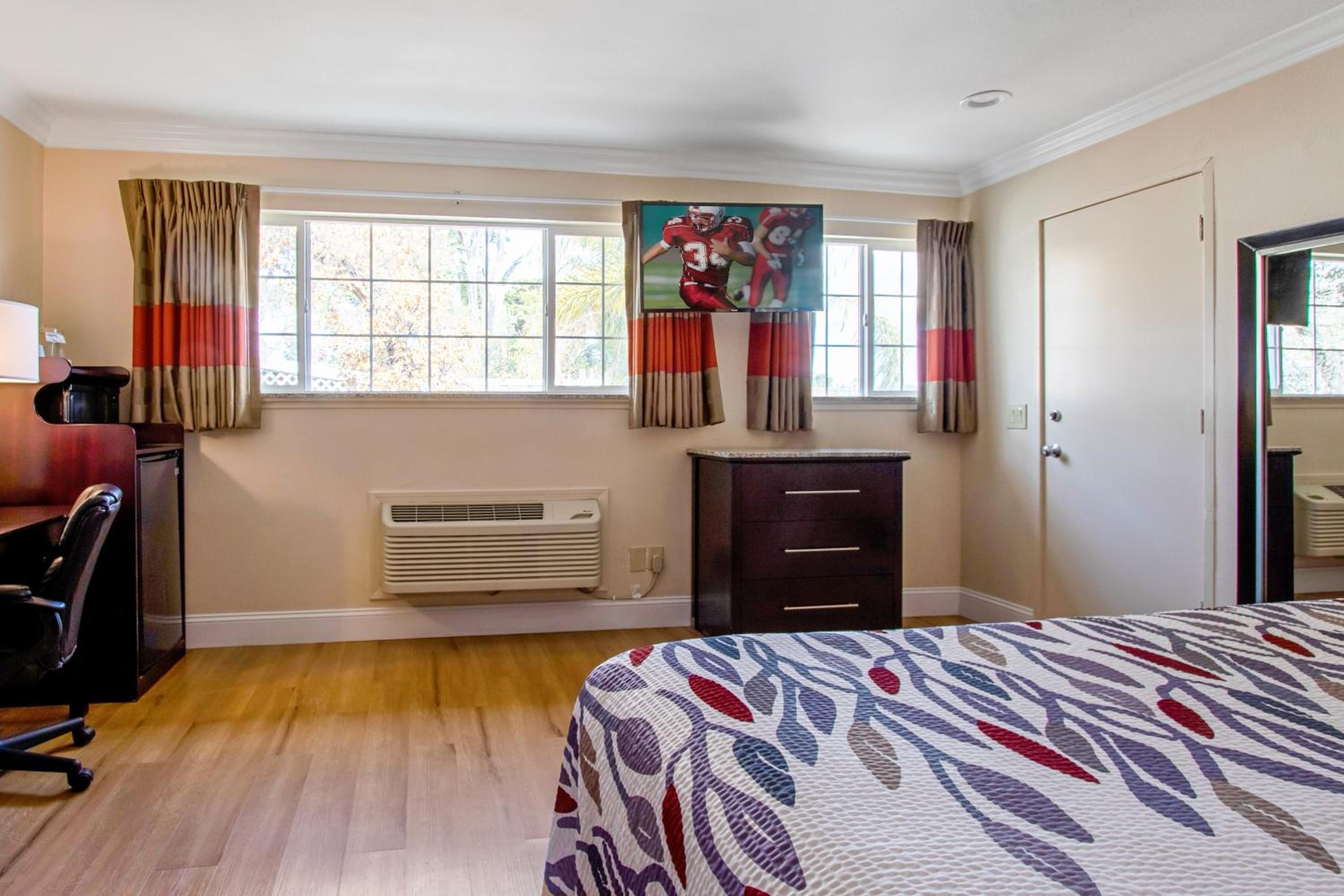  Suite King with Fireplace Non-Smoking - Photo 4