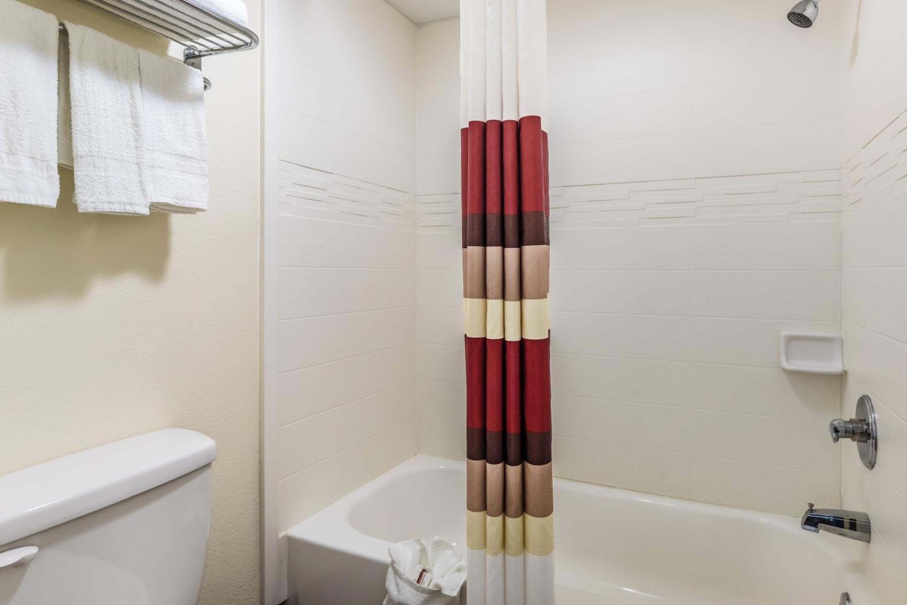 Double Room with Two Double Beds - Non-Smoking - Photo 2