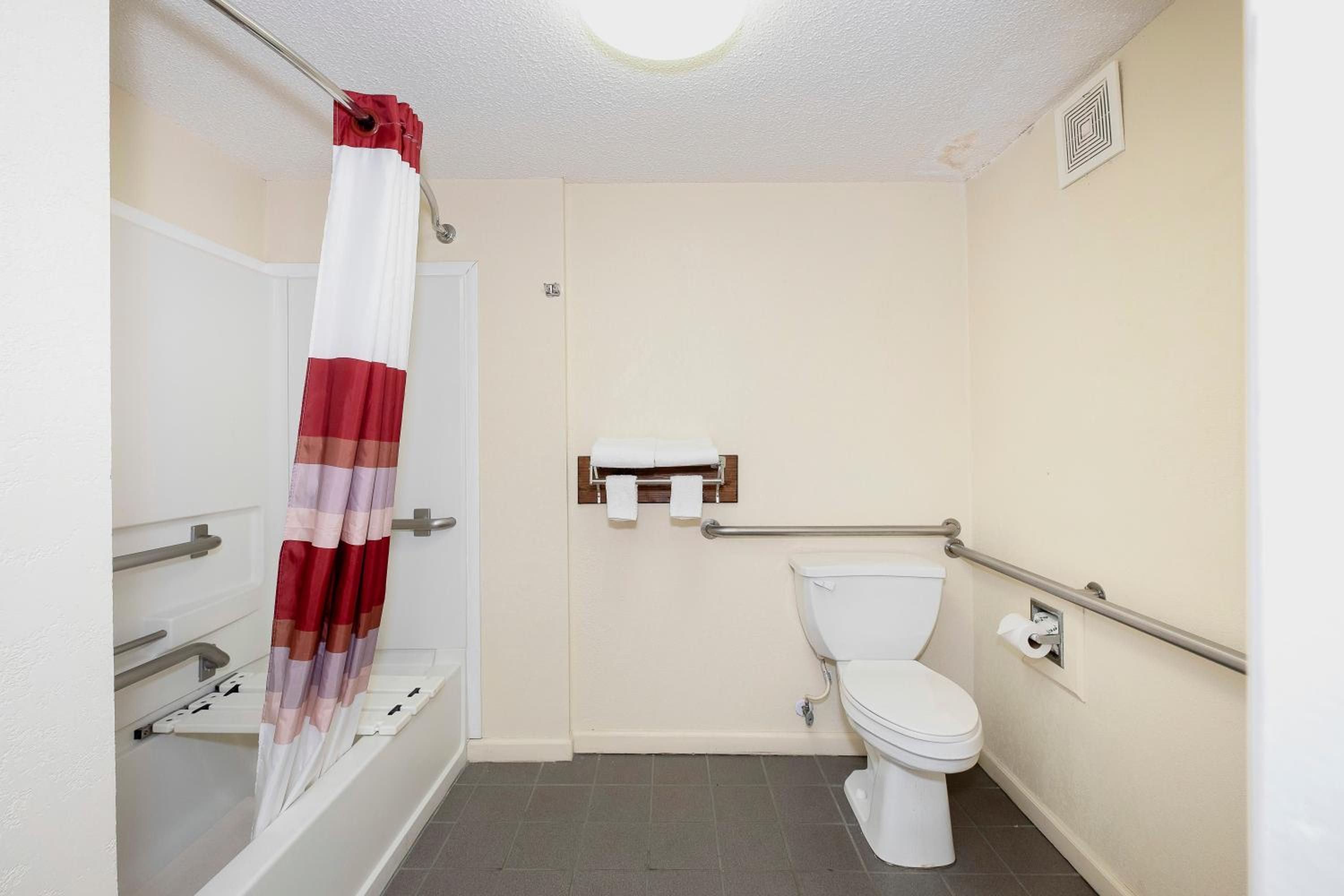 Deluxe King Room - Disability Access/Non-Smoking - Photo 4