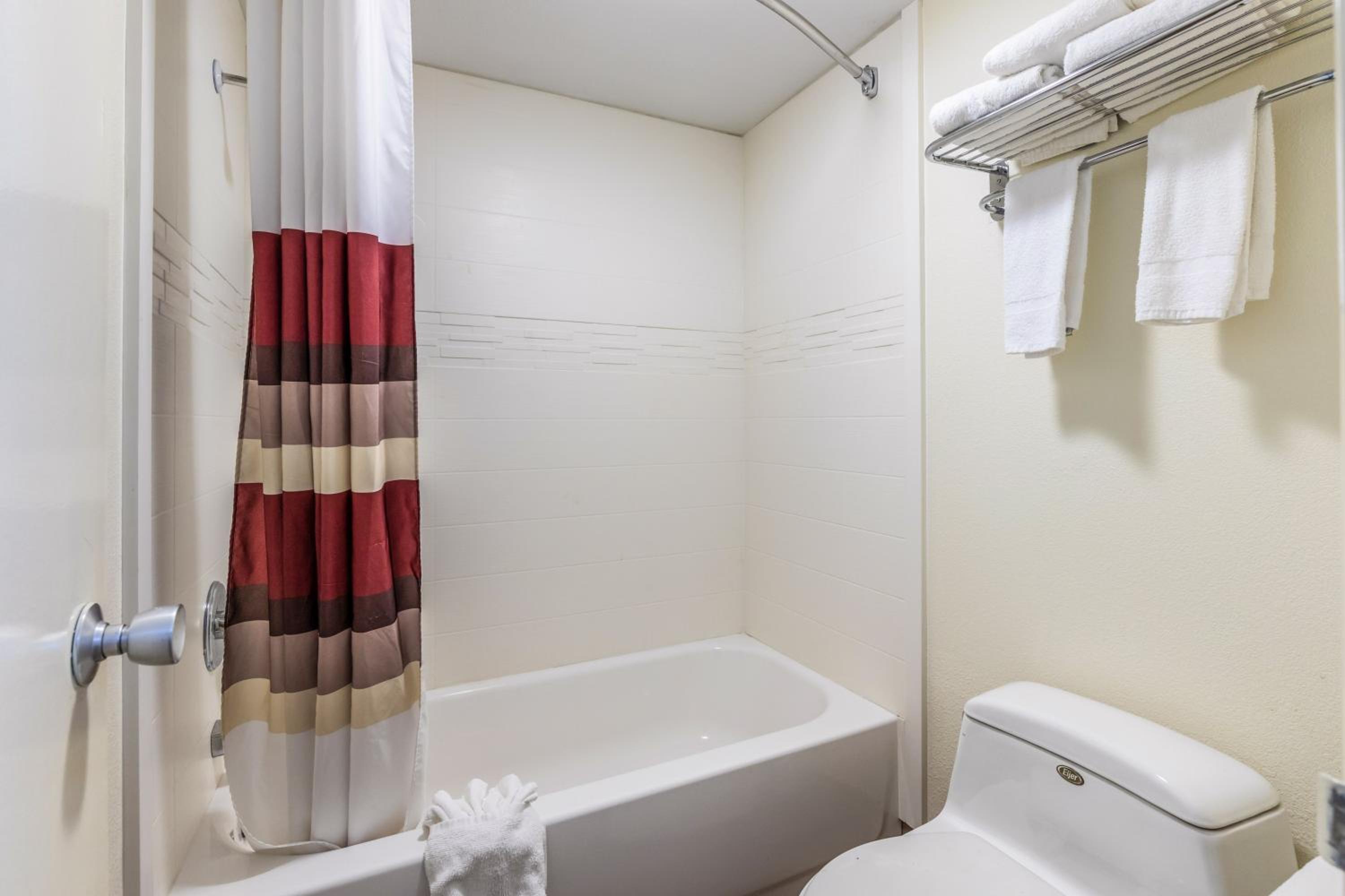 Superior King Room - Non-Smoking - Photo 5