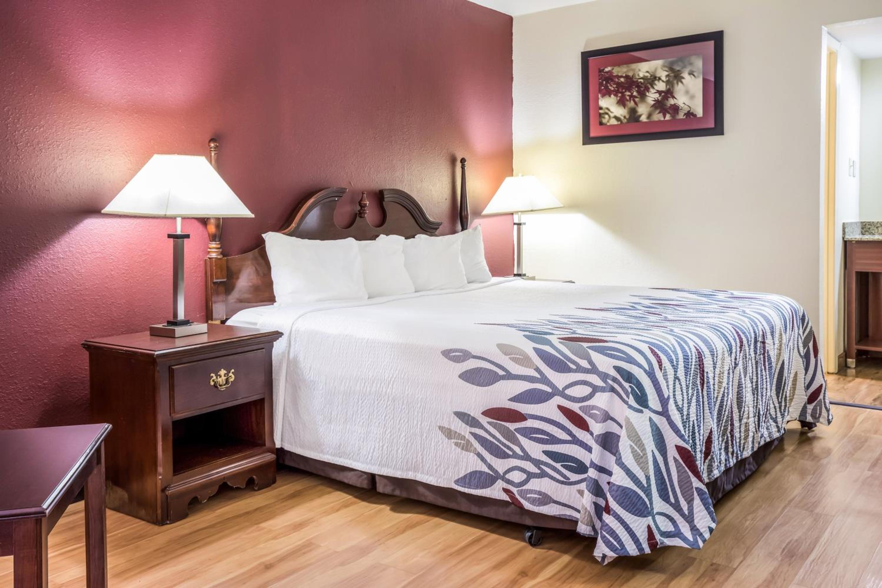 Superior King Room - Non-Smoking - Photo 6