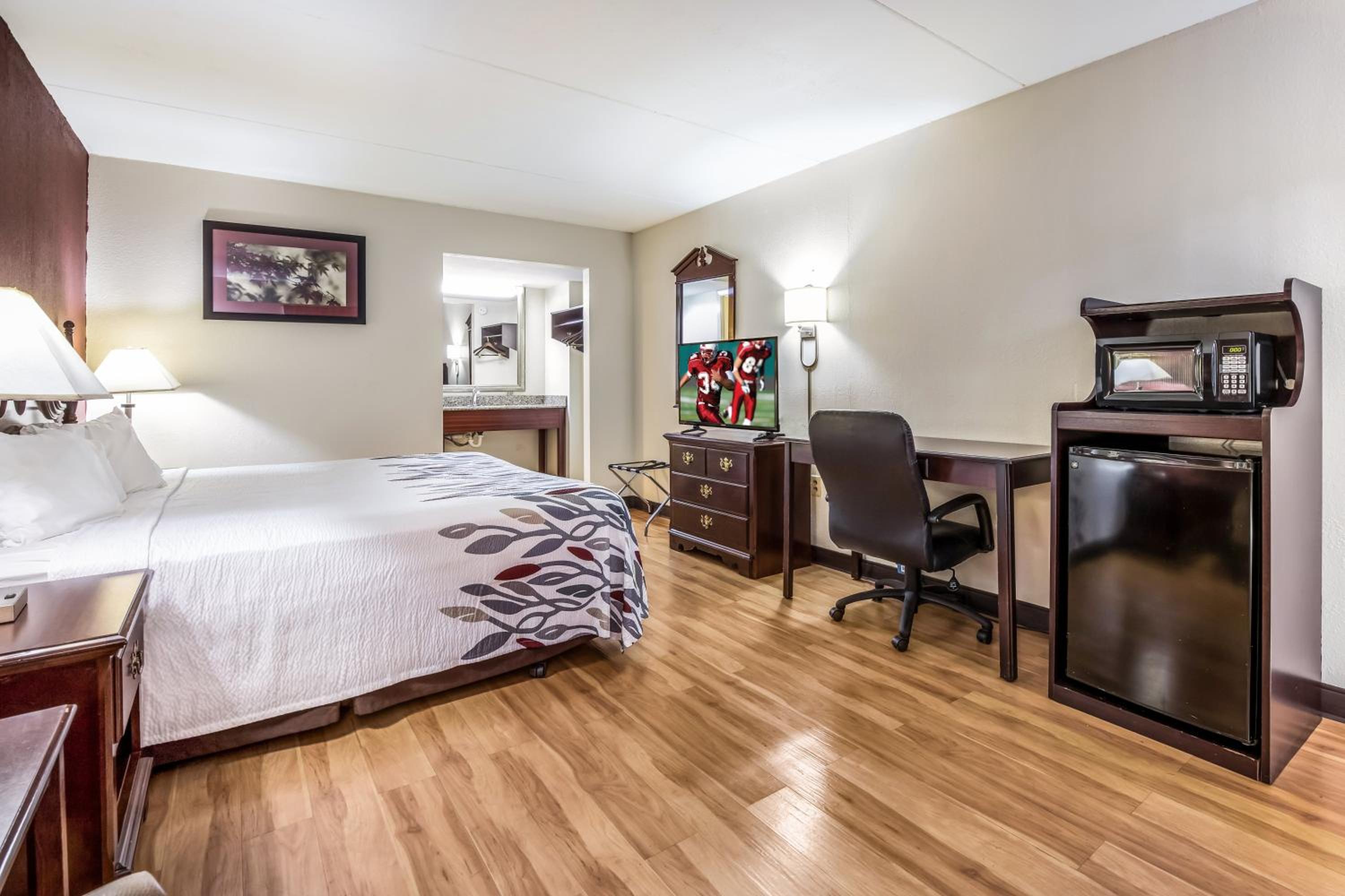 Superior King Room - Non-Smoking - Photo 3