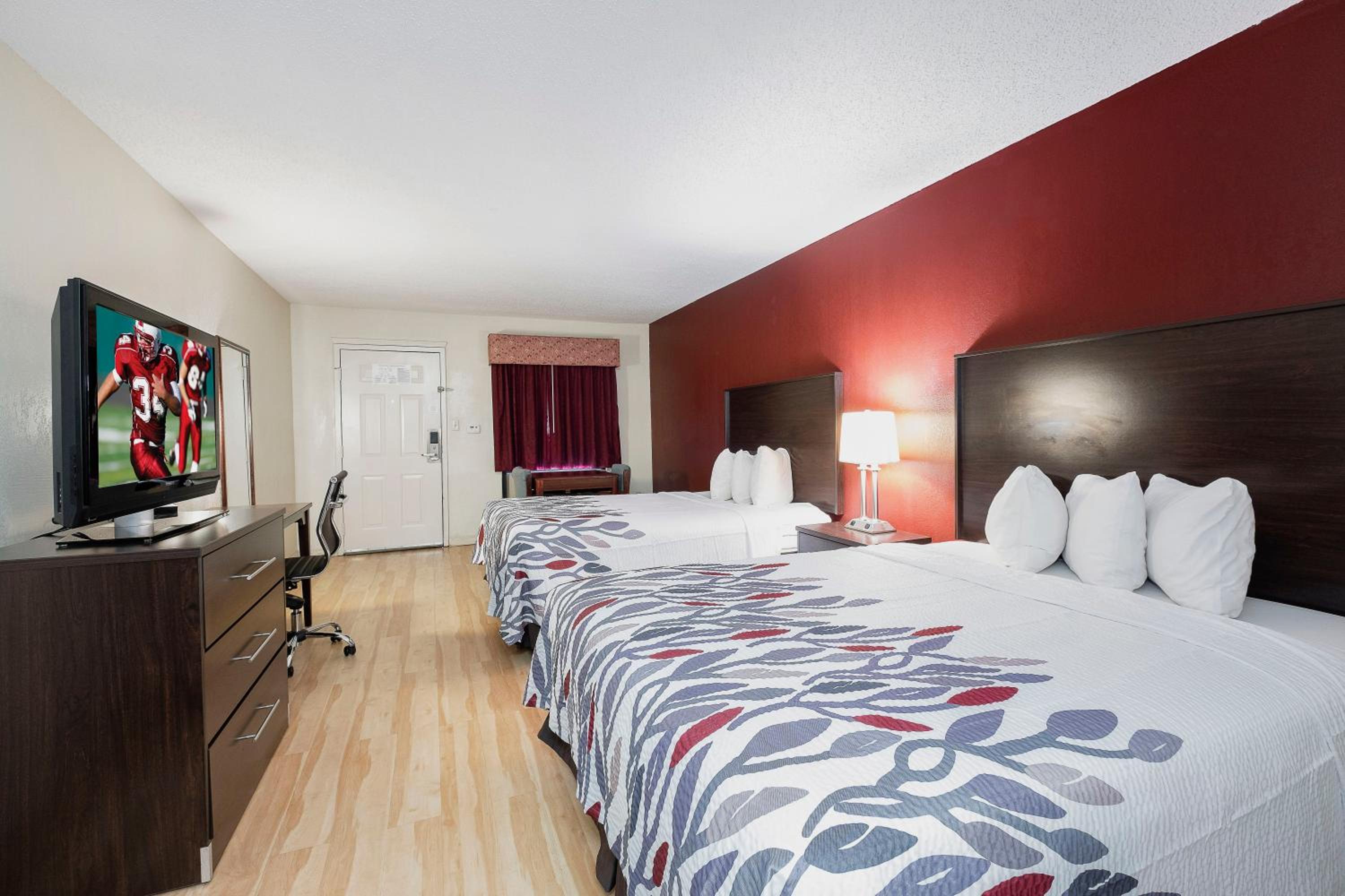 Deluxe Queen Room with Two Queen Beds - Non Smoking - Photo 1