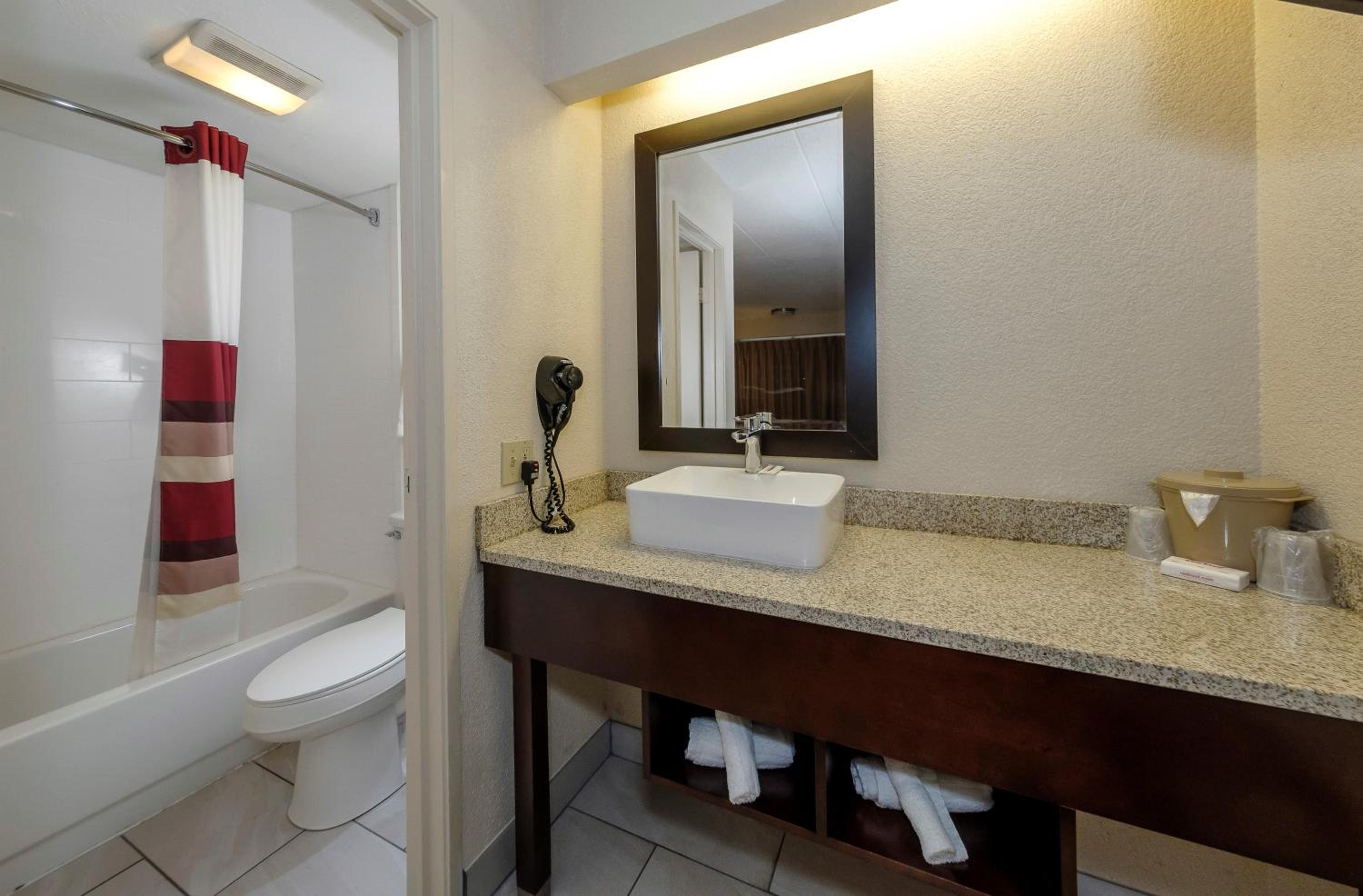 Deluxe Room with Two Double Beds Smoke Free - Photo 4