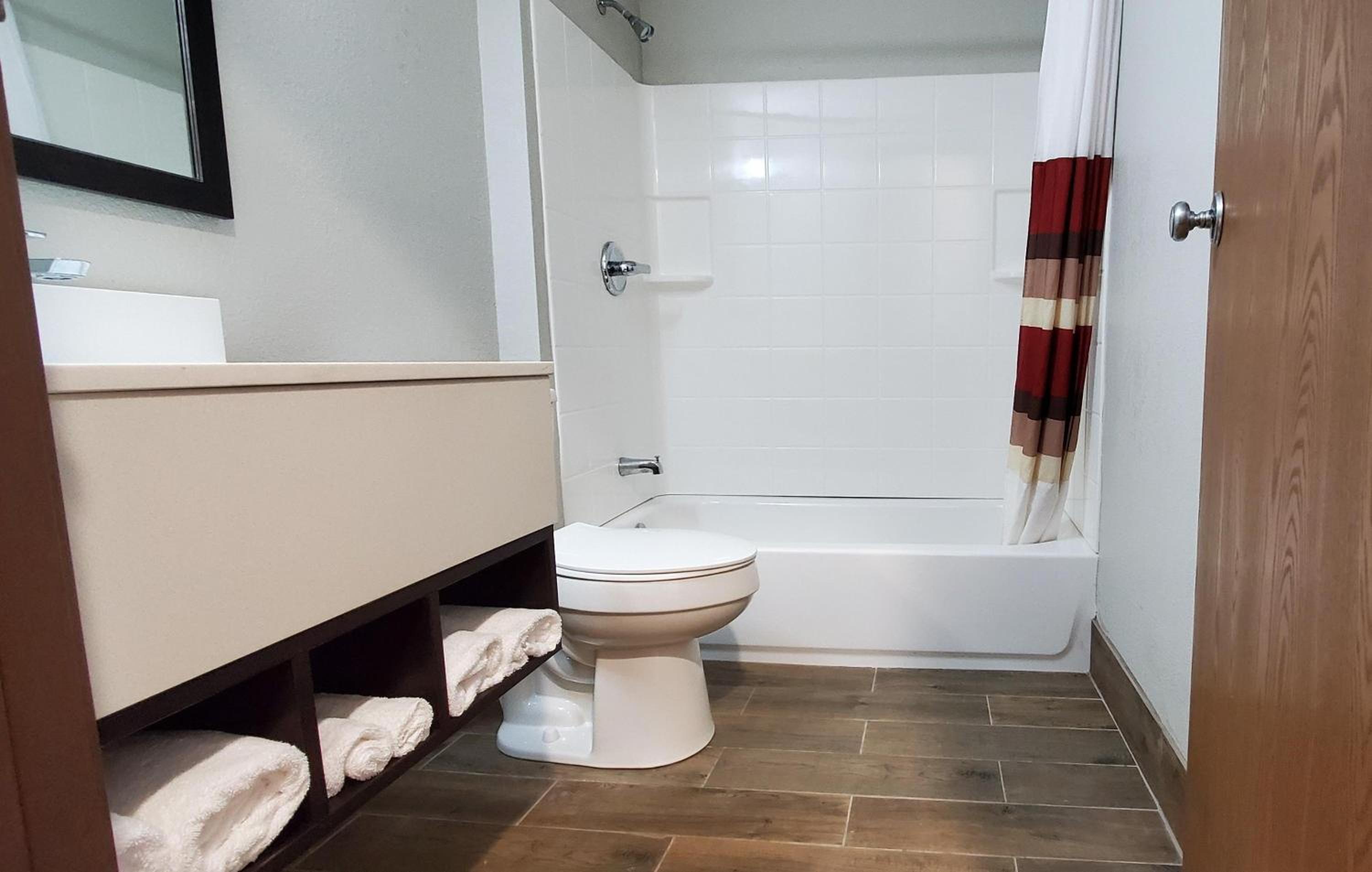 Deluxe Room with Two Double Beds Smoke Free photo 3