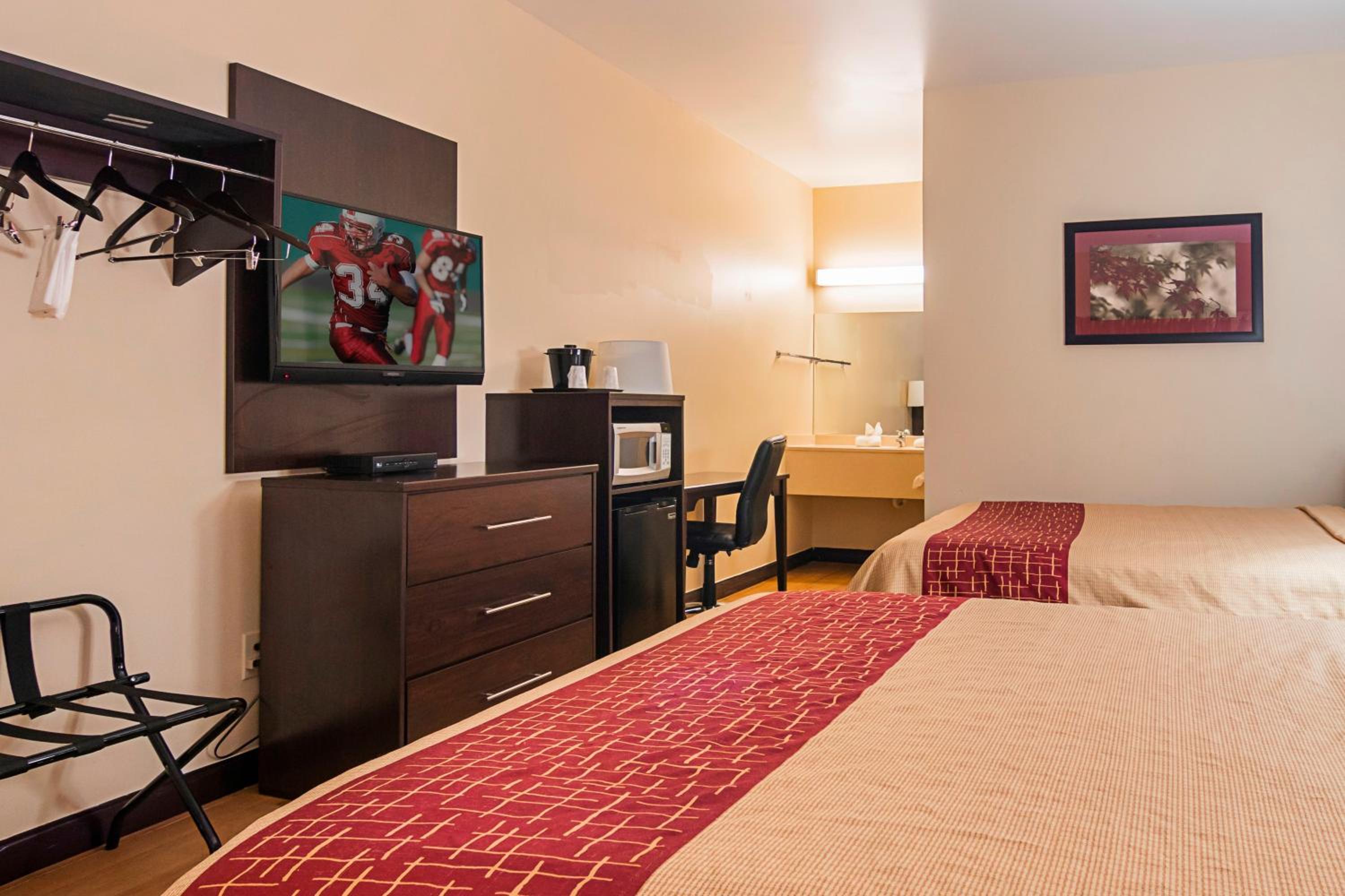 Deluxe Room with Two Double Beds Non-Smoking - Photo 4