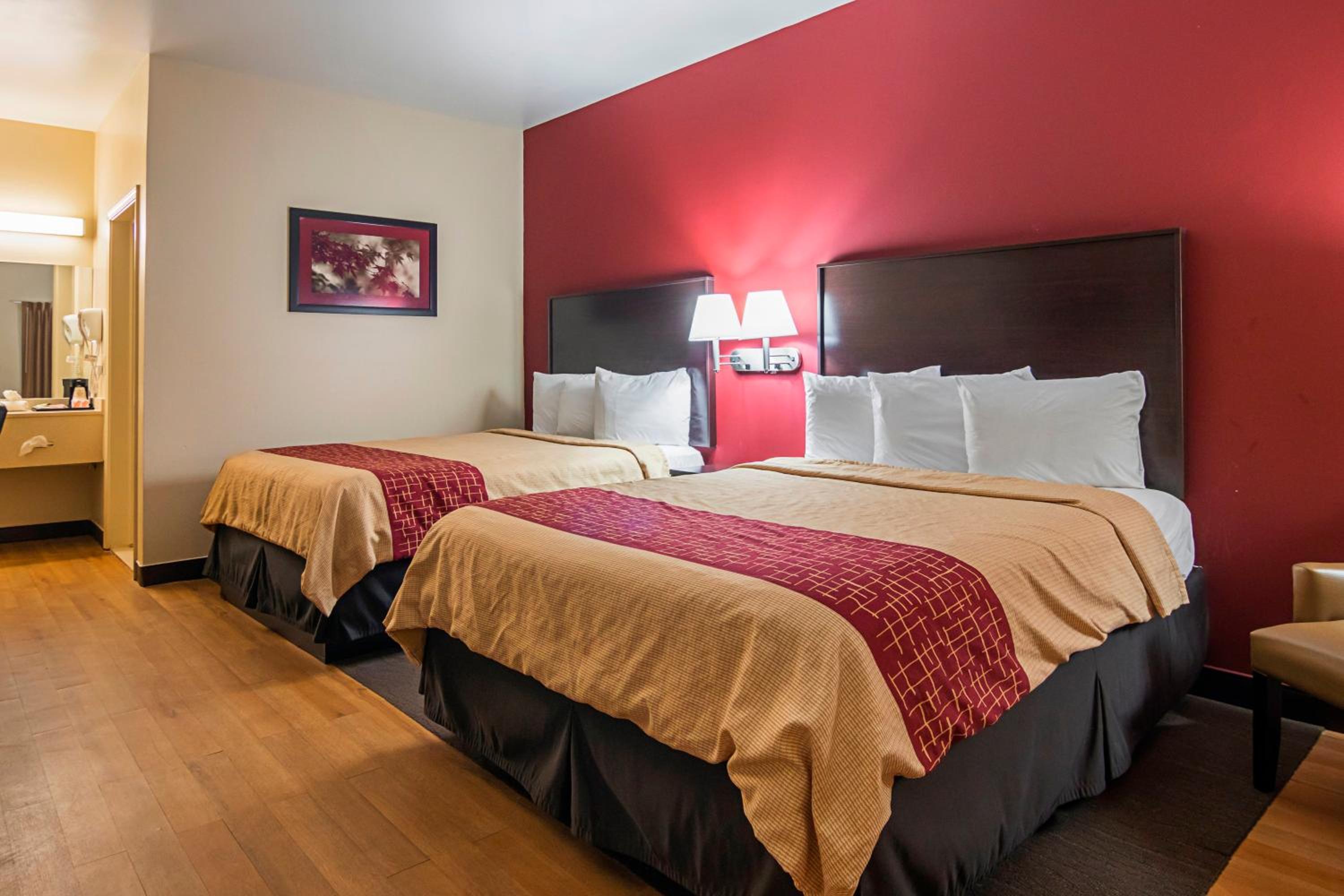 Deluxe Room with Two Double Beds Non-Smoking - Photo 1