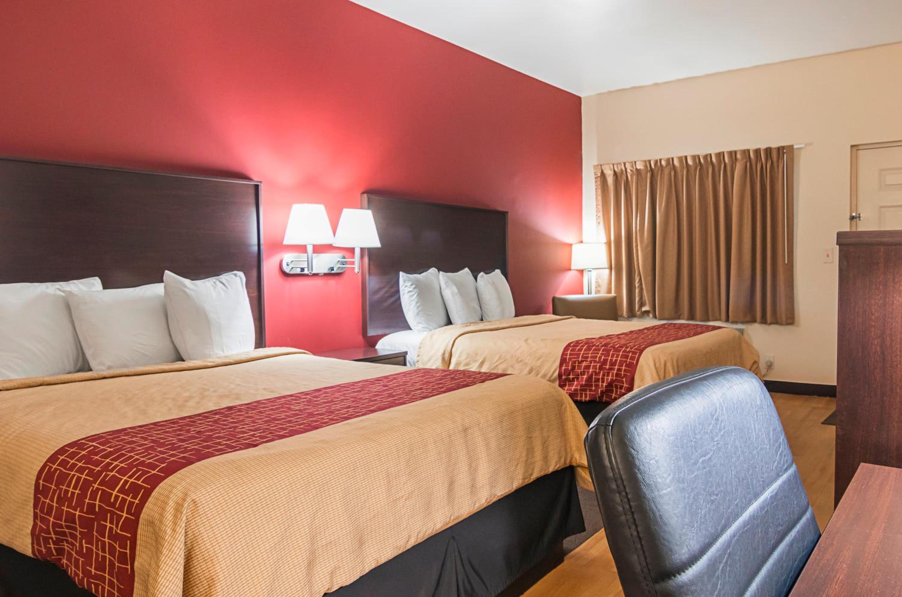 Deluxe Room with Two Double Beds Non-Smoking - Photo 2
