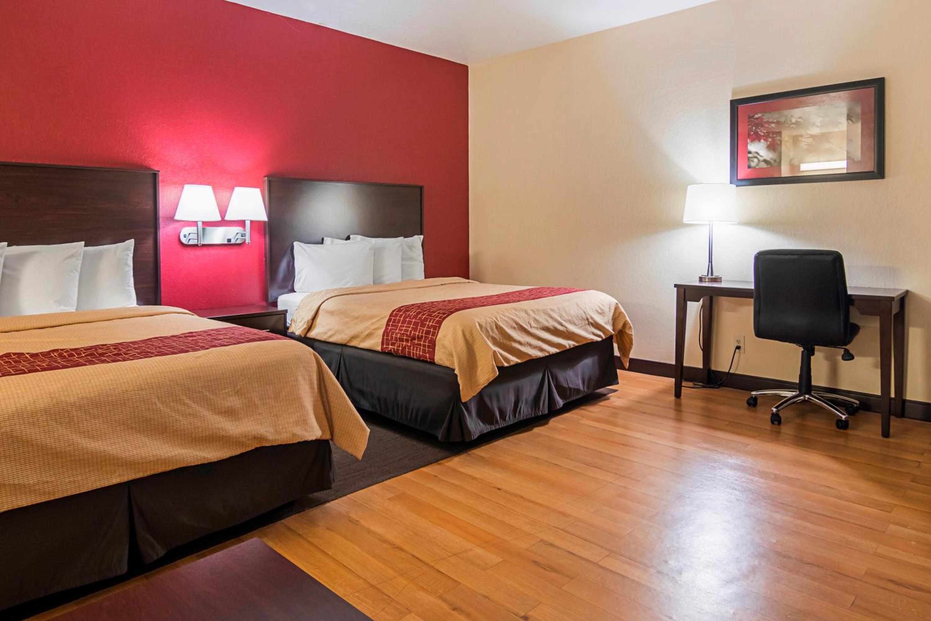Deluxe Room with Two Double Beds Non-Smoking - Photo 3