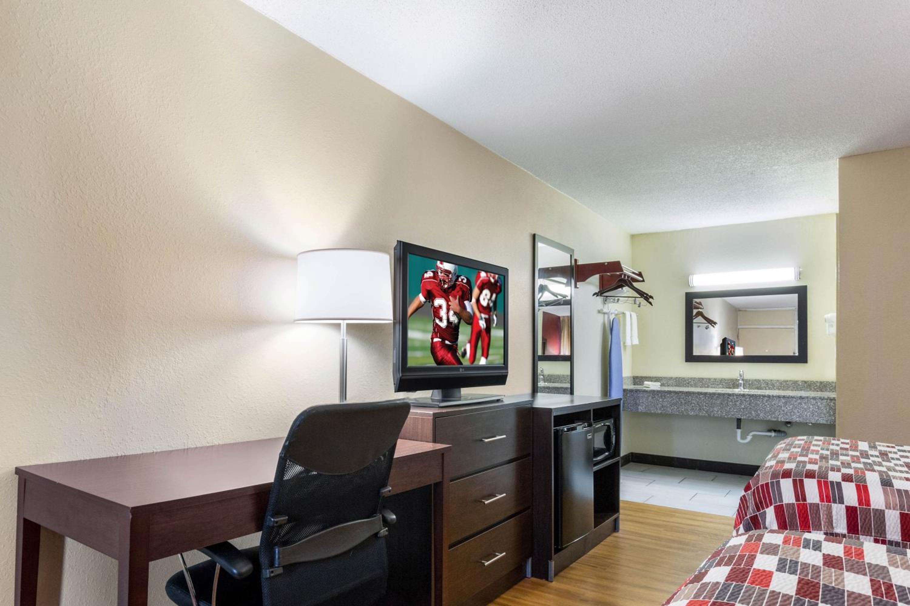 Deluxe Double Room with Two Double Beds – Non Smoking photo 2