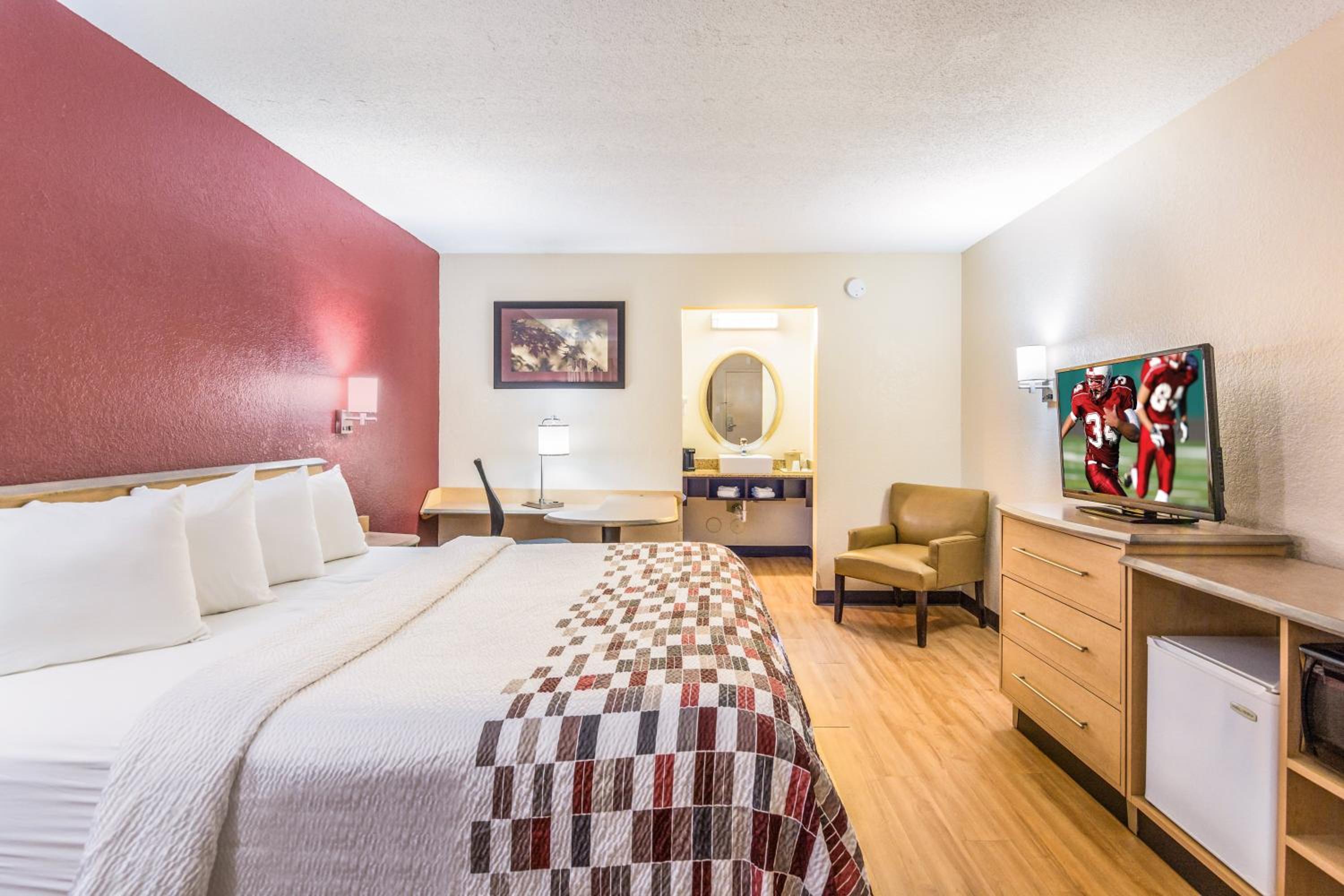 Superior King Room - Non-Smoking - Photo 5