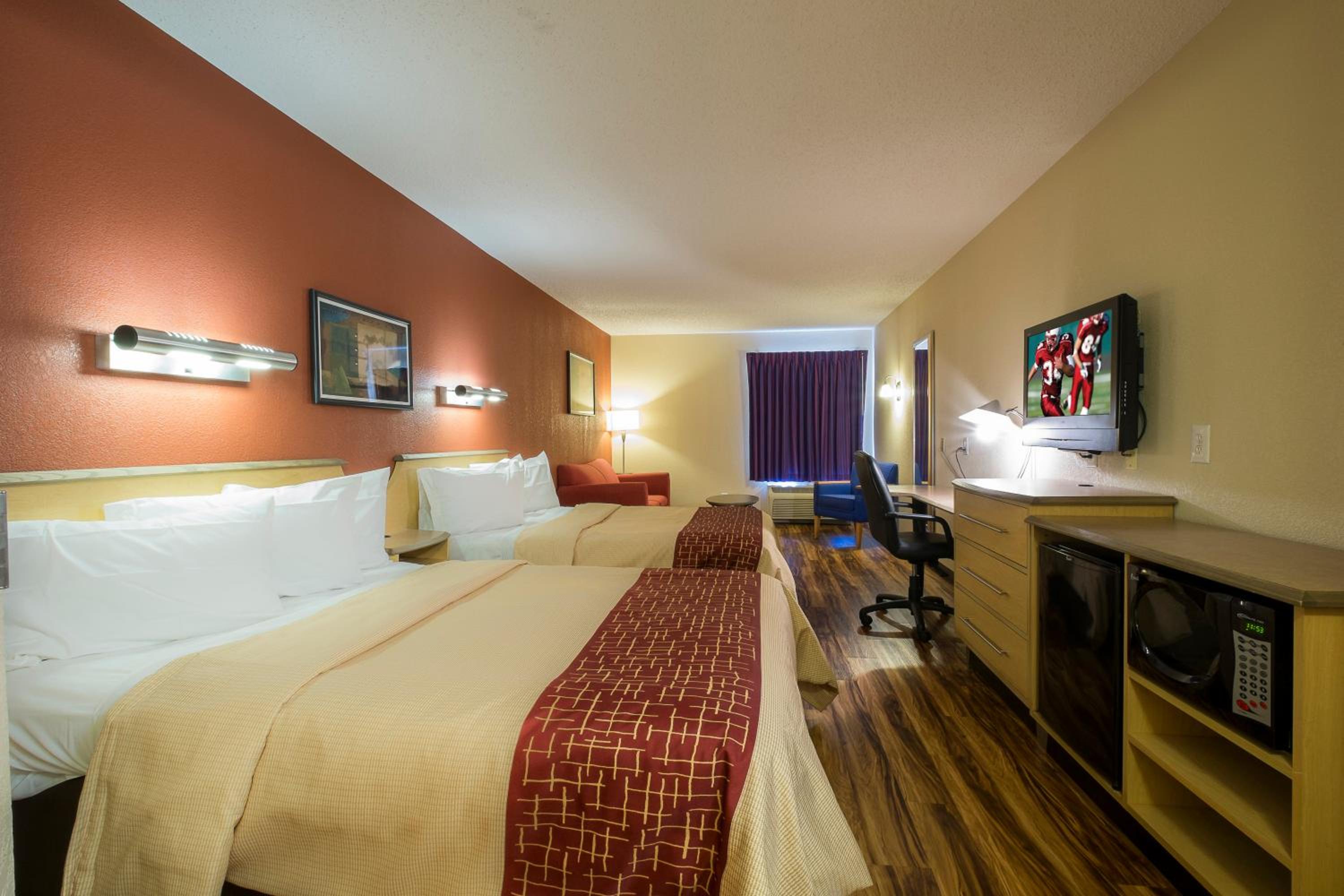 Suite with Two Double Beds Smoking photo 3