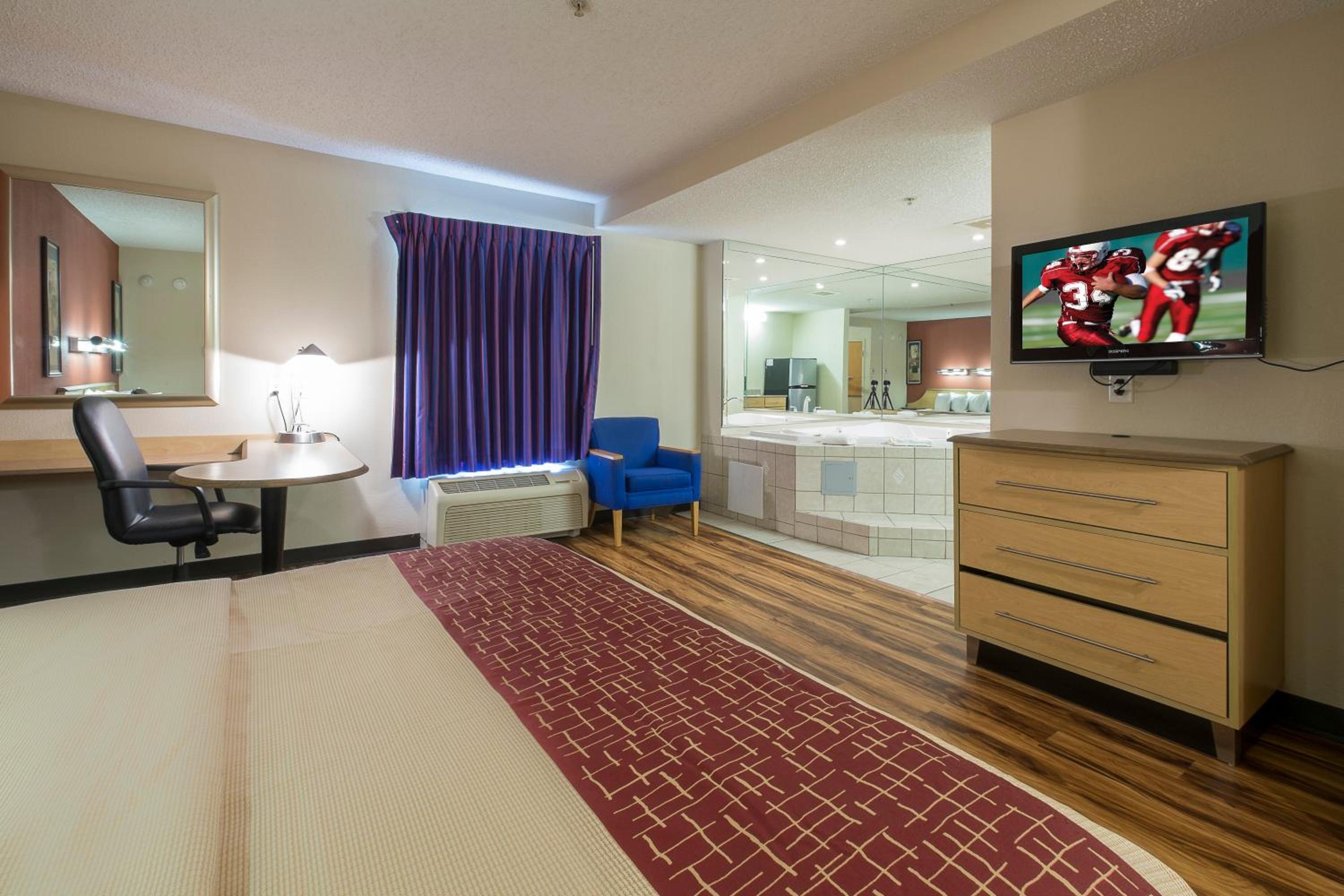 Suite King with Spa Bath Non-Smoking photo 2