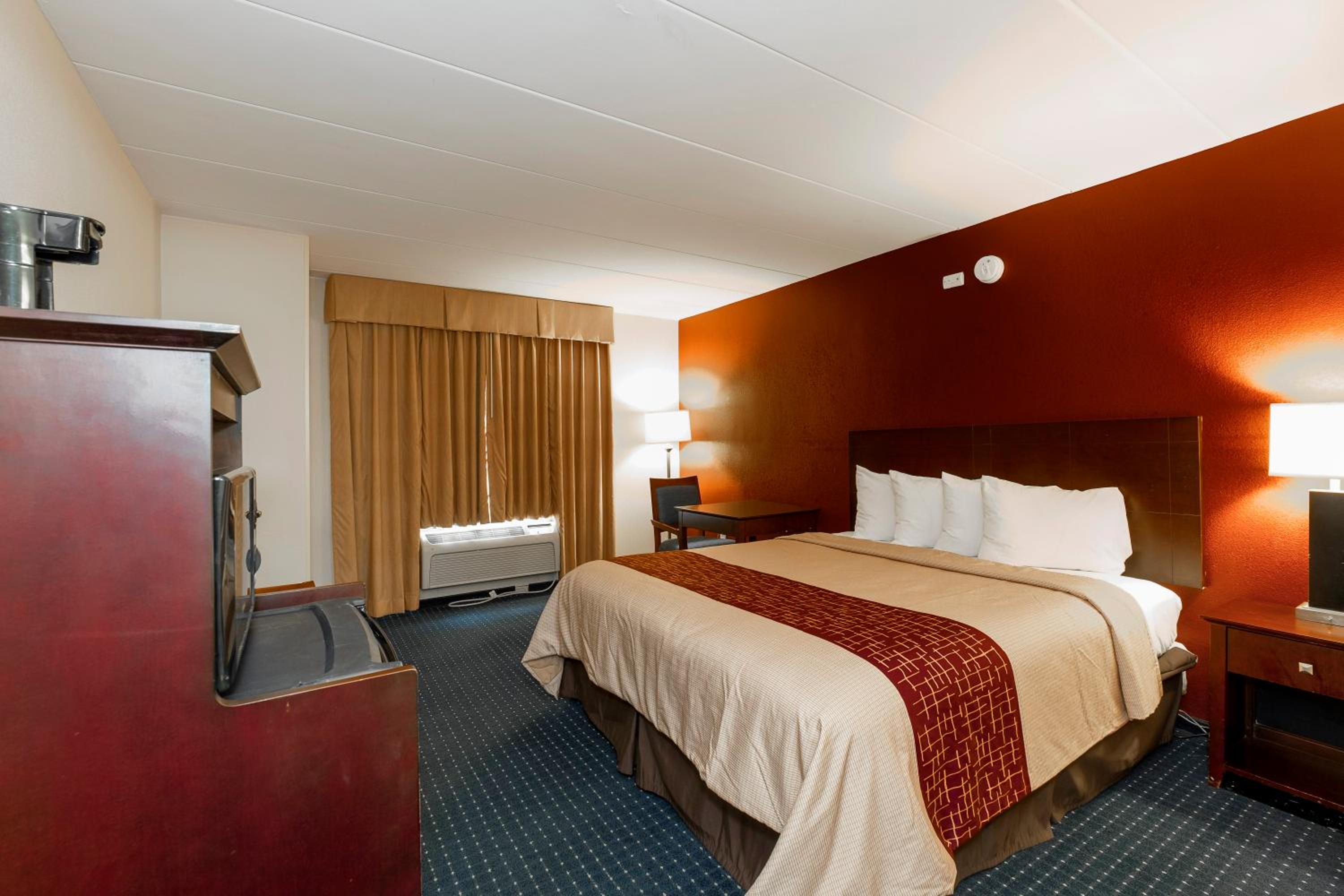 Superior King Room Disability Access Non-Smoking   photo 1