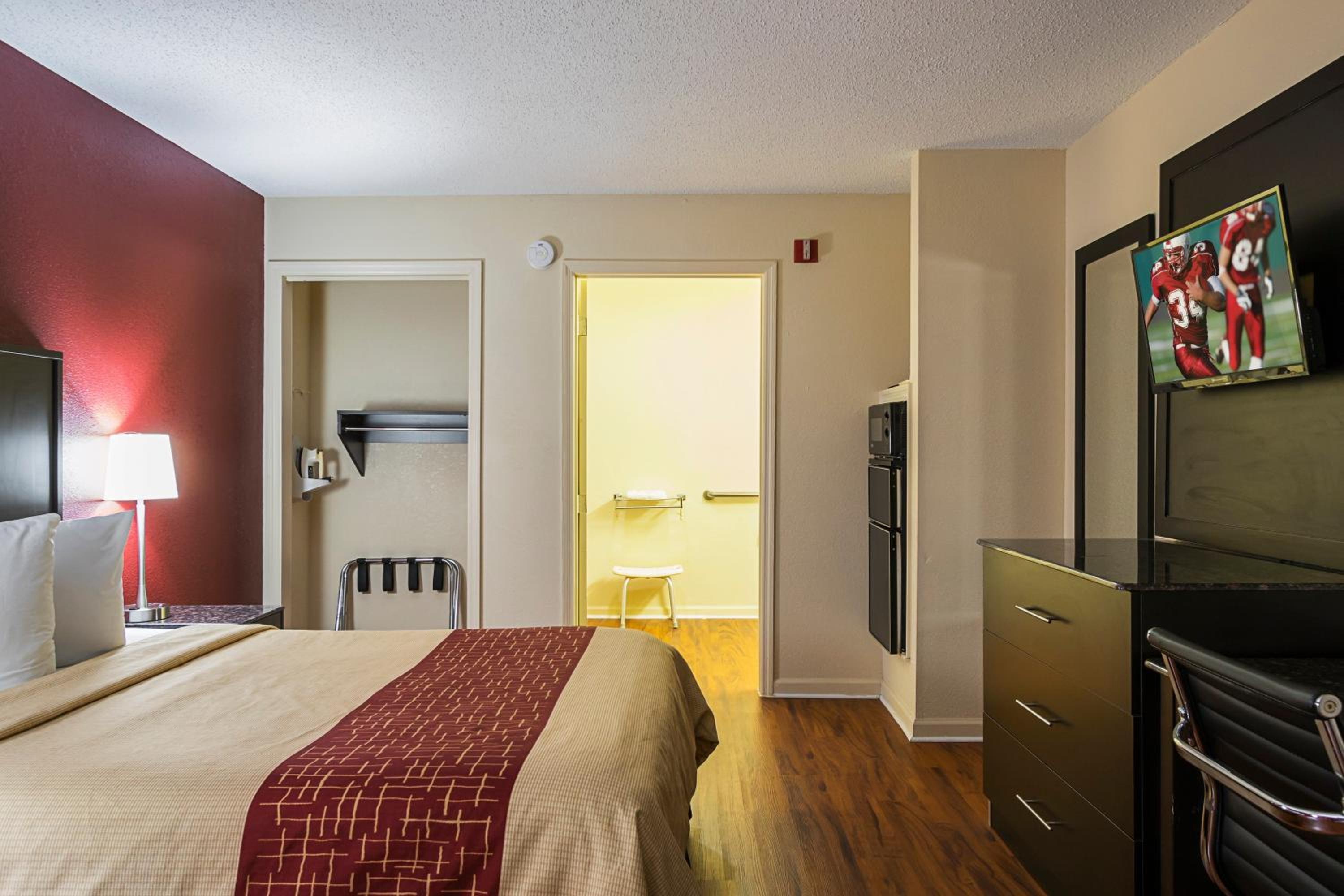 Superior Queen Room Disability Access Non-Smoking photo 1