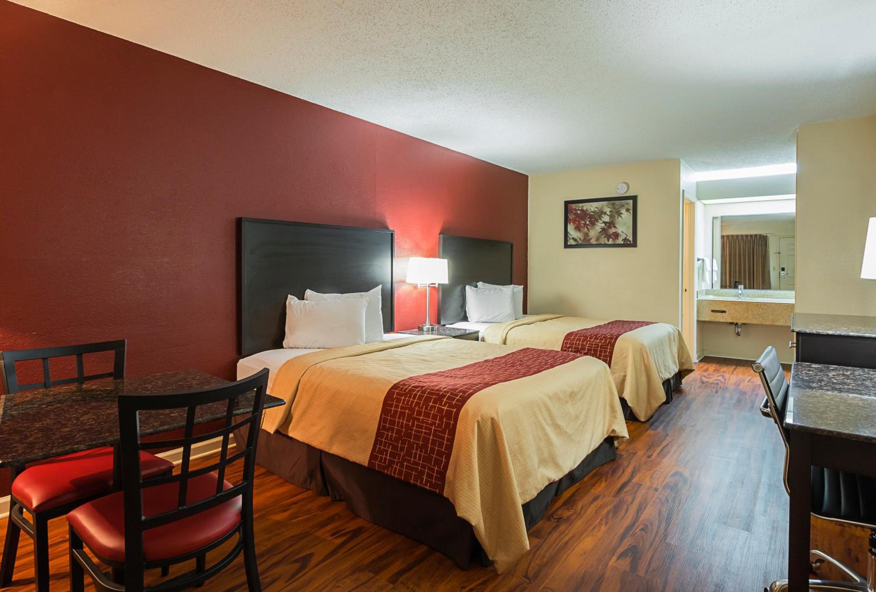 Superior Room with Two Queen Beds Smoking photo 1