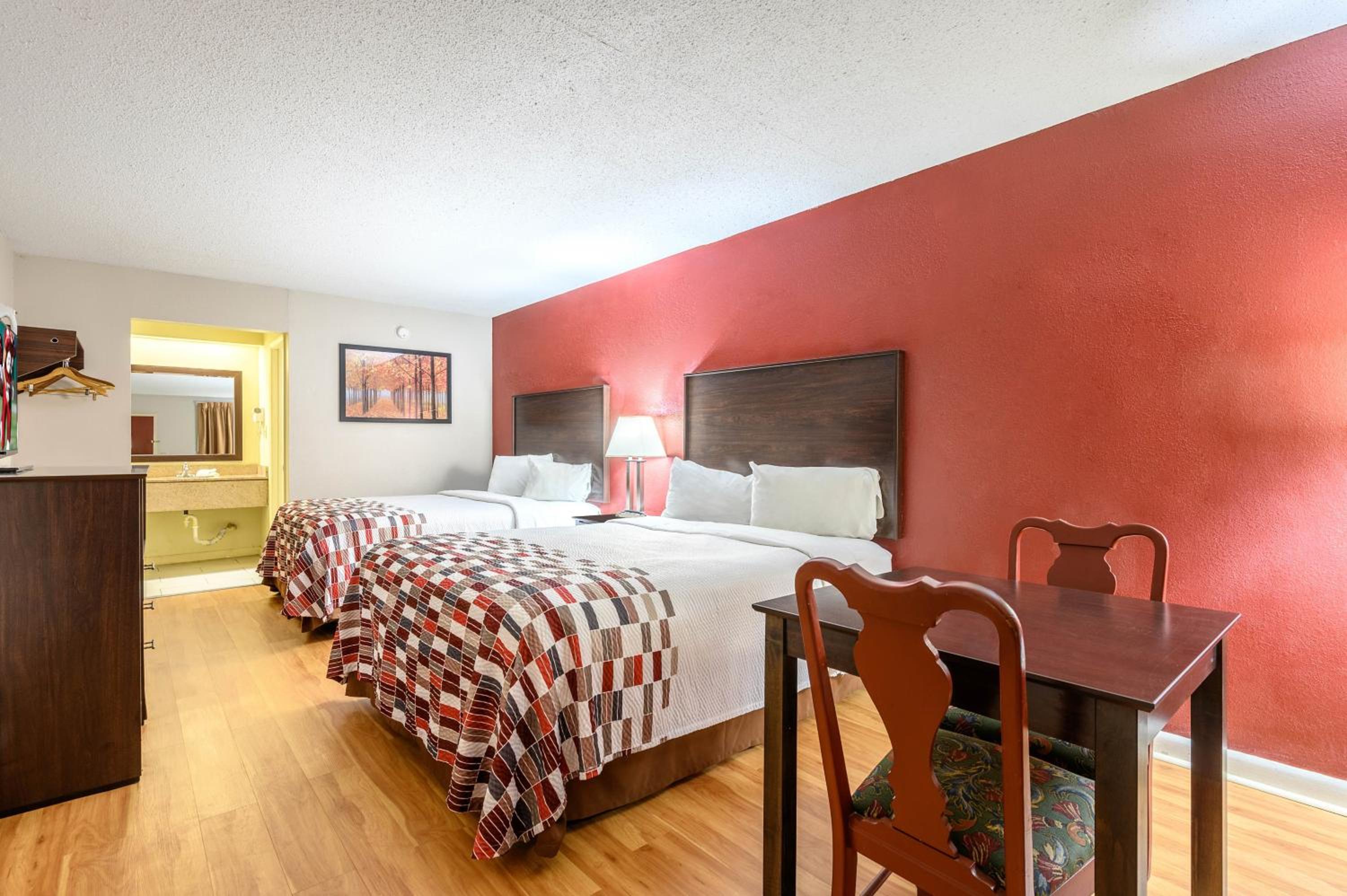 Deluxe Room with Two Queen Beds Non-Smoking - Photo 4
