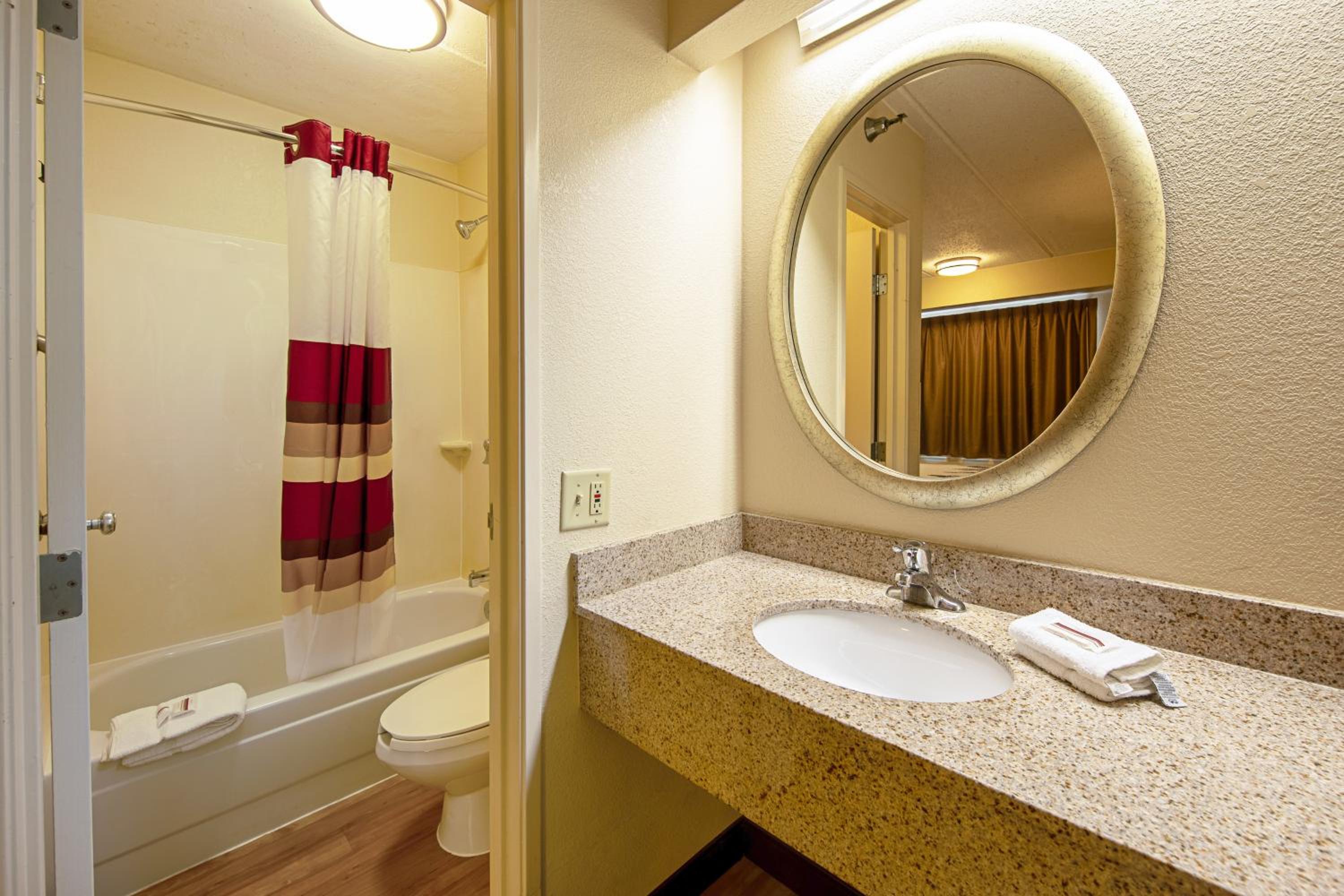 Deluxe Room with Two Double Beds Smoke Free - Photo 7