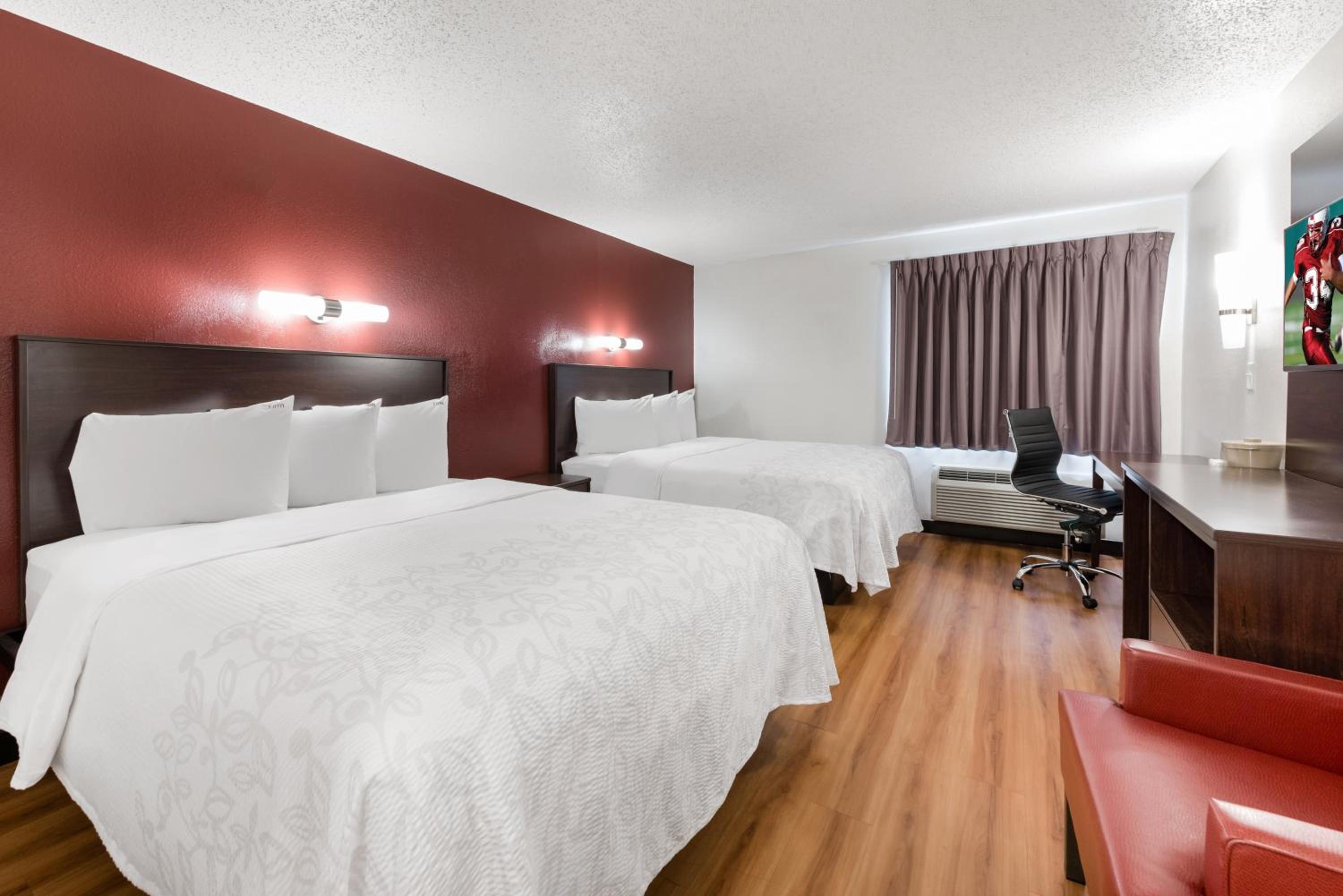 Deluxe Room with Two Queen Beds Disability Access Smoke Free  photo 2
